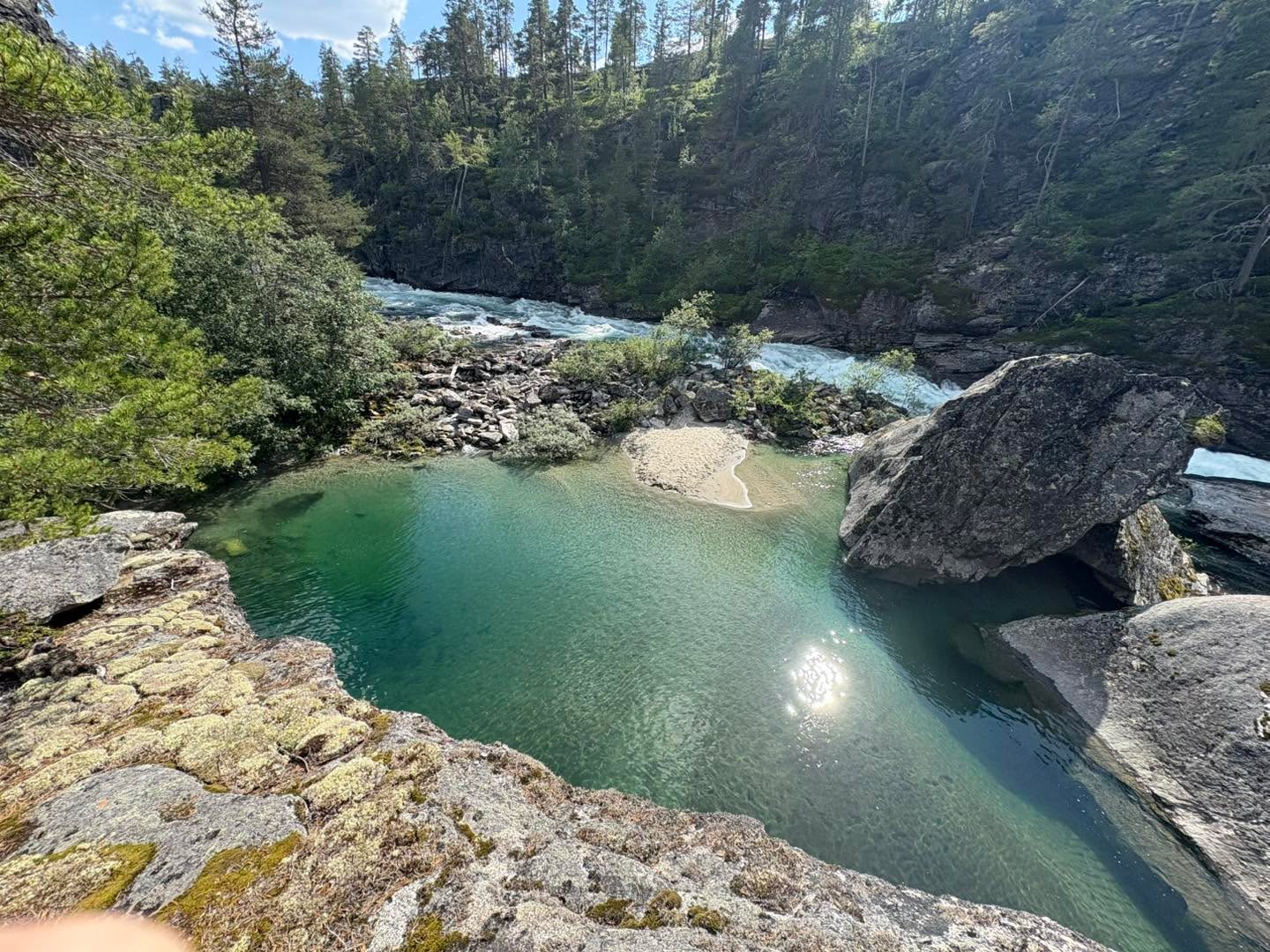 Badekulpen vår er deilig forfriskende når det er 30 grader 🤗☀️😎🍀 Og på veien går vi forbi Kleivfossen🥰