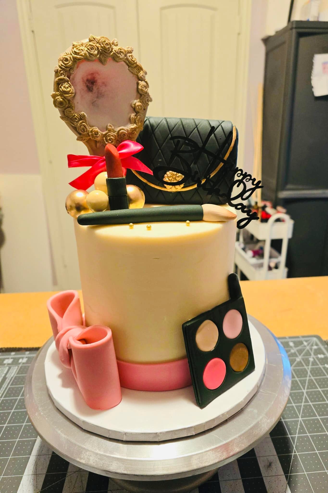 Morning Facebook! Trying to get the Via/Ashton Marie work life balance down. #ashtonmariecakesllc