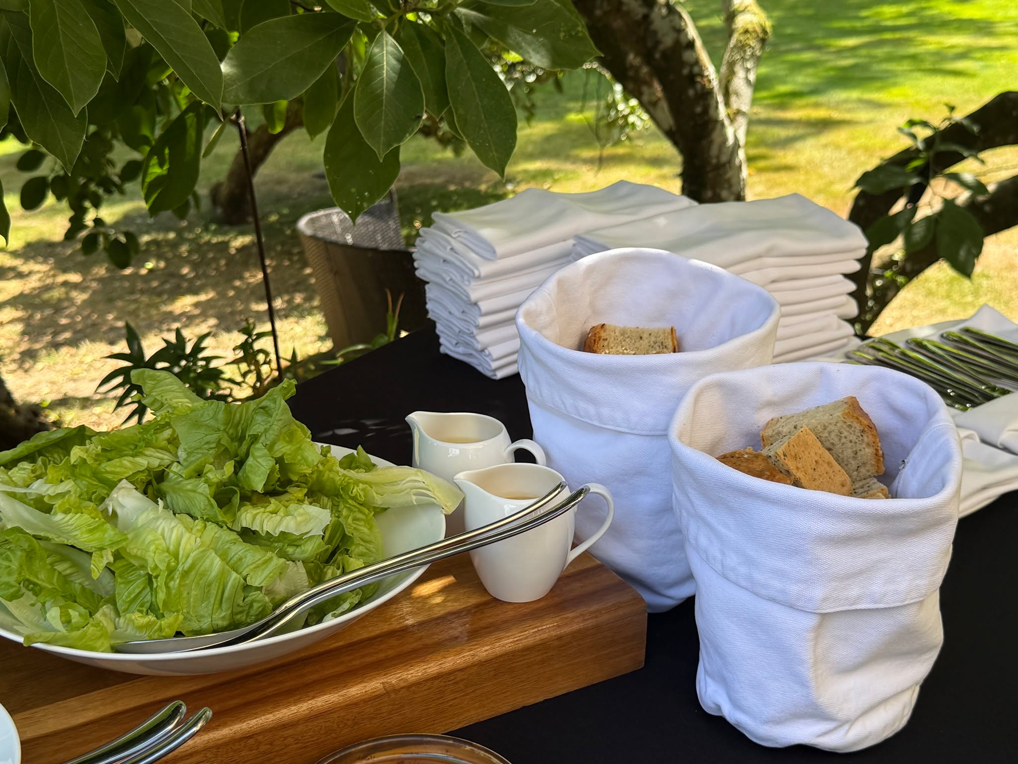 Whatever the occasion, a dinner party, a barbecue or a garden party, presentation is hugely important to us and we are always looking for subtle props to make the food stand out to give you and your guests that "wow" factor when you come to the buffet tables. It's these little details which make the difference!
#inhomedining #desserts #dinner #bespoke #party #dessert #wedding #passion #caterer #gardenparties #privatechef #summer #buffet #finedining