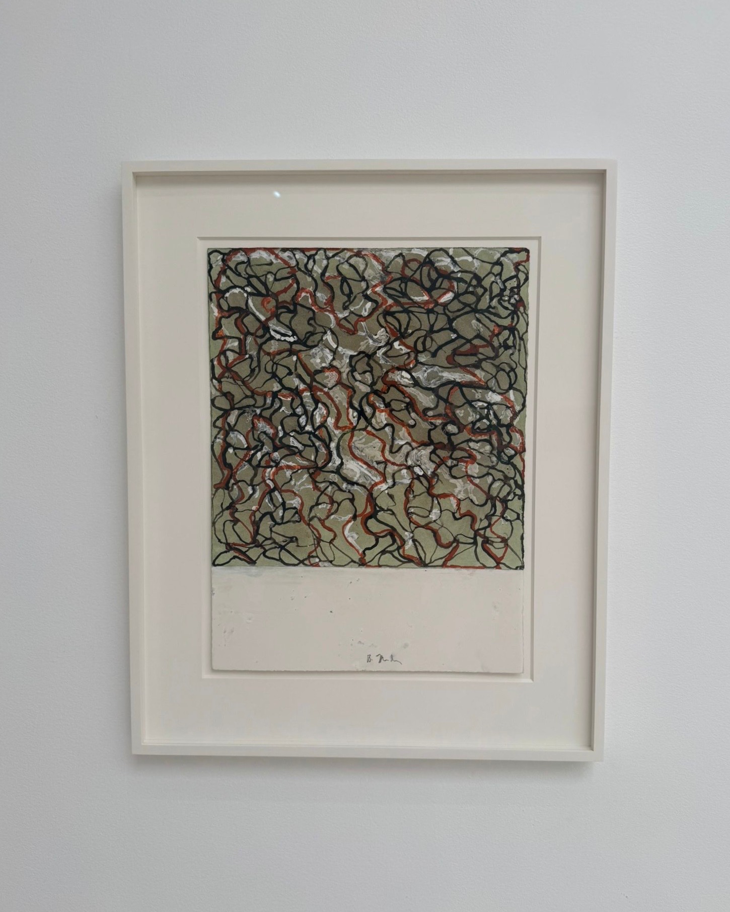 Since June, Gagosian rue de Ponthieu has been presenting a new selection of works on paper by Brice Marden. Mostly unseen, they were produced over the last two decades. The works were selected by the two daughters of the artist, who died in 2023.
Brice Marden belonged to the lyrical abstraction movement, and was known for bringing together minimalism, abstract expressionism and calligraphy through his exploration of gesture, line and color. He uses painting as âa sounding board for the mindâ. He first made a name for himself in the 1960s with his gray monochromes and canvases assembled in the manner of Robert Rauschenberg.
After a trip to Greece, he decided to capture the turquoise hues of the sea with beeswax and turpentine. He then became known for works that record the atmosphere of his surroundings: they evoke the daily and seasonal changes of his environment (most recently in his studio in Tivoli, New York), natural light and the colors he observed. It was in Paris, in 1964, that Brice Marden deepened his interest in the representation of place through abstraction. For him, each color has a different surface and depth, which he describes with distinct gestures.
The Paris exhibition brings together his latest monochrome squares: Brice Marden used to rub charcoal on the tiled walls of the house where he stayed in Paris. In the 1980s, he experimented for the first time with the multicolored, sinuous, organic lines for which he became renowned. These characteristic works are also featured in the Gagosian exhibition, which closes on August 2.
@gagosian #bricemarden #contemporaryart #drawingđš #art