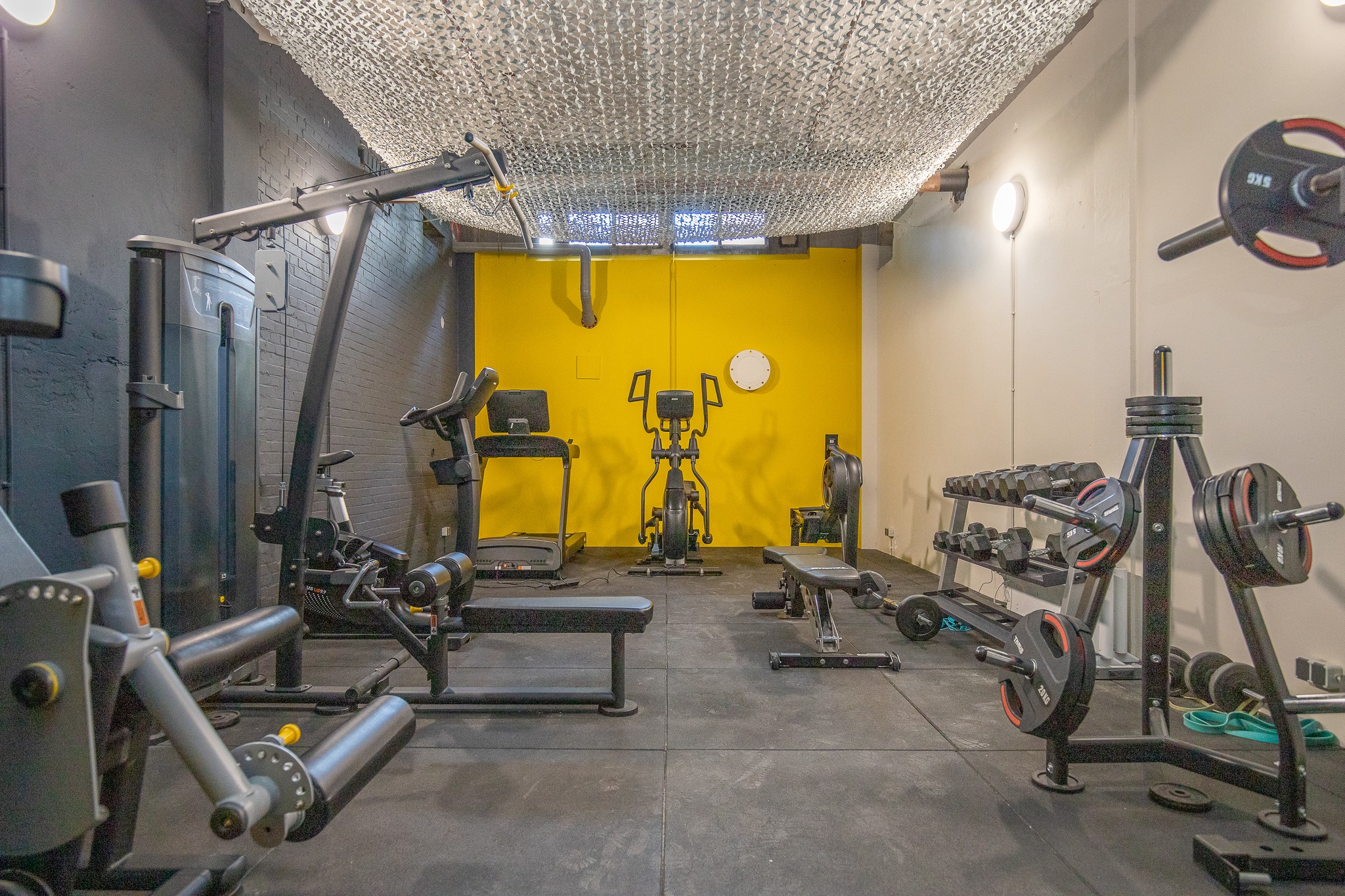 One of the biggest perks of living at The Cohesion? You’re never far from your next workout. Most locations – including WEST507 and Cobana in Rotterdam – have an in-house gym ready for you to break a sweat any time of day.
Become part of the Cohesion community in Almere, Amsterdam, Eindhoven and Rotterdam!🏡🤝
#community #thecohesionlife #amsterdam #apartments #studios #colivinglife #colivingcommunity #colivingamsterdam #urbanliving #health #wellbeing #sustainable #social #ambition #renthouse #wonenrandstad #youngprofessional