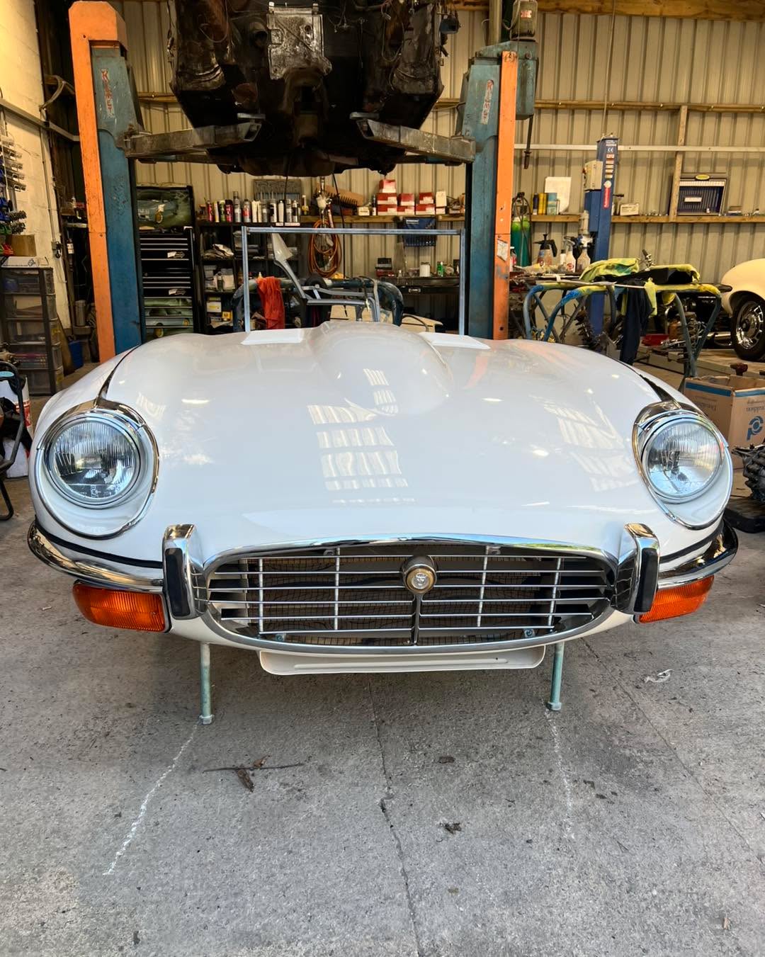 The bonnets back, built and back on the car. This is about as far as we can go until the interior is back from the re trim and ready to go back in.
#hdrestorations #classiccarrestoration #classiccars #jaguaretypev12 #jaguaretype #jaguaretyperoadster #jaguaretypeseries3