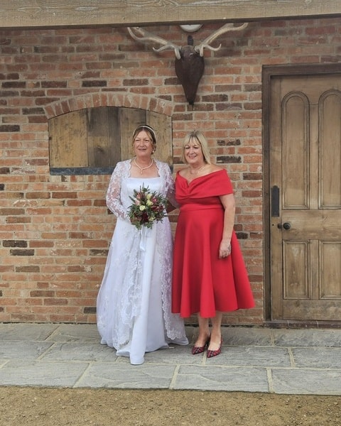 As ever, with thanks to Joanne for this fab photo. I thoroughly enjoyed our fittings, putting the world to rights 😂
This dress didn't fit anywhere and I mean ANYWHERE, so it had to be pulled apart and completely remade. 💞
#alterations #bridetobe #burton #derbyshire #weddingseason #2025bride #bridesmaidalterations #bridesmaids #clothingalterations #2025bridetobe #brides #bride #swadlincote #dressmaker #bridalseamstress #swadlincoteweddings #weddingdress #weddings #bridalalterations #sewing