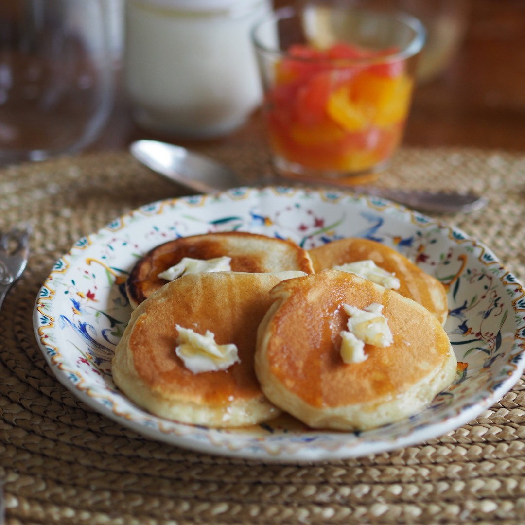 Quelque soit la nuit que vous passez dans notre literie de qualité, calme, agitée (nous ne sommes pas responsable de tout 😉), reposante, entrecoupée (🤷♀️), pleine de jolis rêves (c'est celle que l'on vous souhaite évidemment😁)....
...il y aura TOUJOURS un petit-déjeuner fait maison qui vous attend😋
Pour en savoir plus, rendez-vous sur le site 👉🏼 www.leschambresdelenn.com
➡️ Réservation par mail 📩 : leschambresdelenn@gmail.com ou par téléphone 📞 : 06 84 83 28 26
#bretagne #damgan #morbihan #chambresdhotes #vacances #été #summer