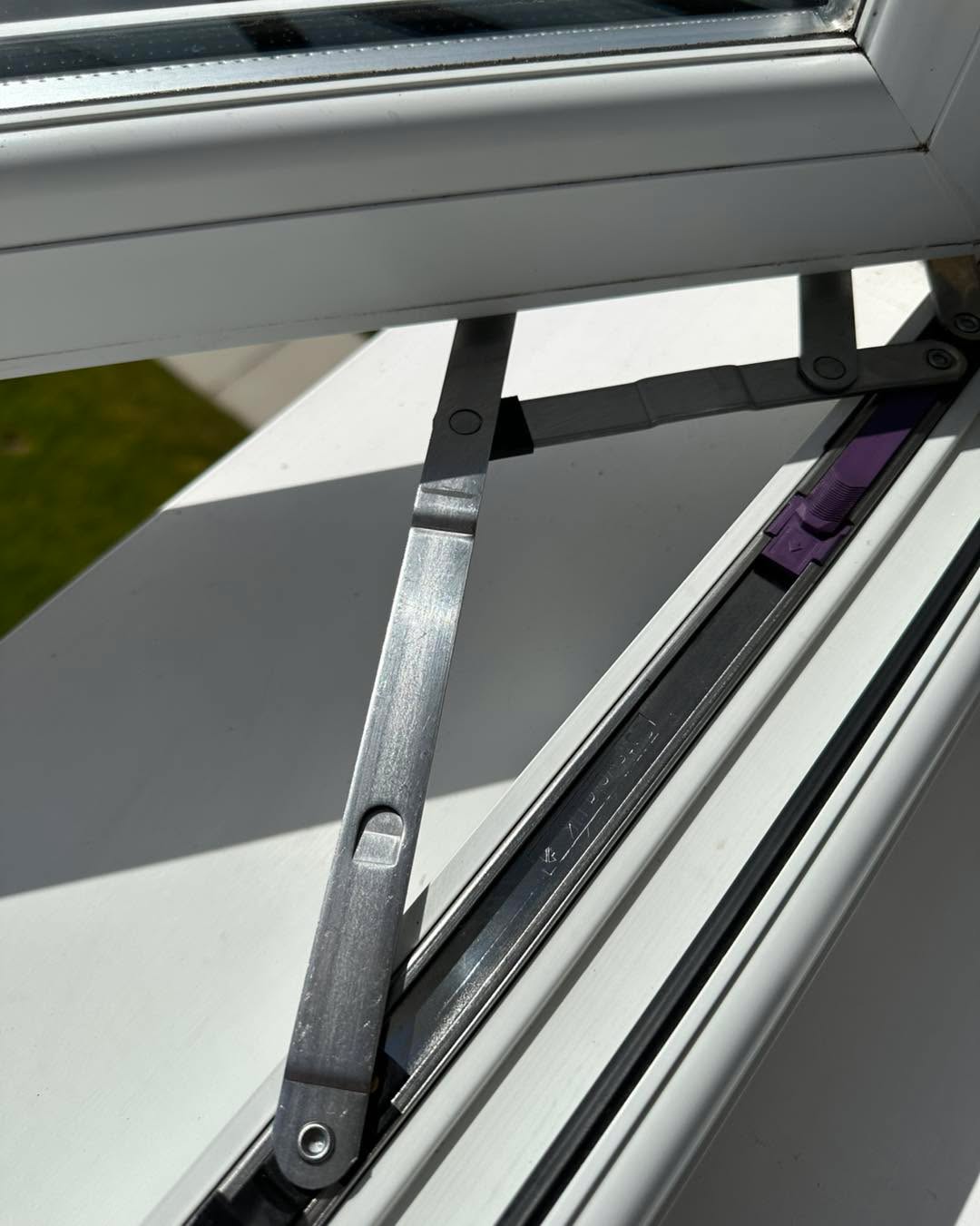 🪟Sometimes it’s not about replacing the whole window, just doing it right🪟
This customer had a constant #draft from one side of their home. The seal had no compression, and wind was slipping through. We installed a proper seal and closed the gap. Now it’s silent, sealed, and secure🤝
🟦🟩🟥
#spectrumwindowanddoor