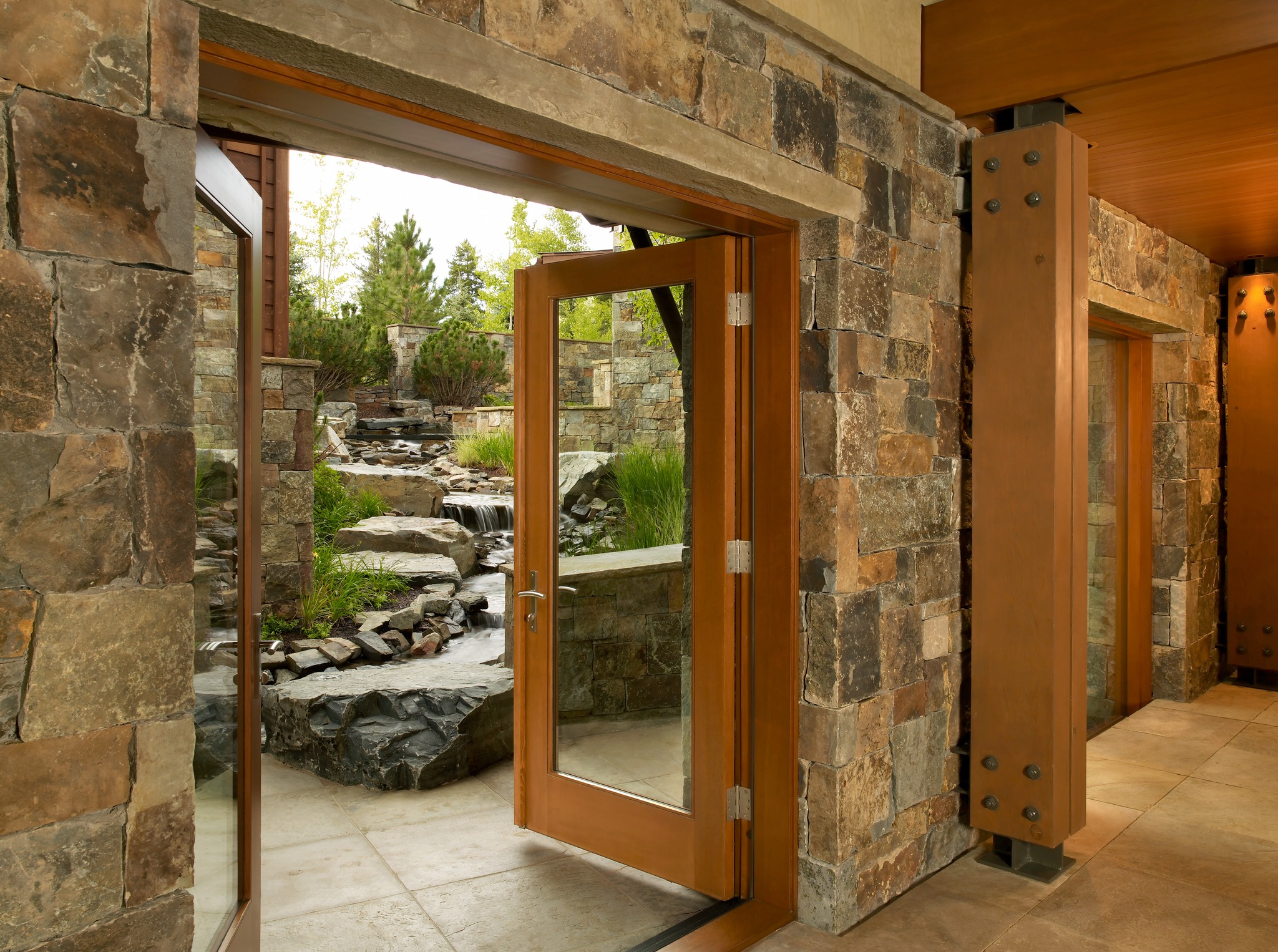 Stepping outside, this water feature bridges the interior and exterior with layered stonework and subtle planting. The design extends the living space while adding movement🌀, sound👂🏼, and seasonal interest🪻🌷 just beyond the door.
📸: @jasondewey
#WaterFeature #OutdoorSanctuary #Stonework #landscapearchitecture #landscapedesign #gardendesign #outdoorliving #luxurydesign #luxurylandscape #landarch #landscapefirst #DetailsMatter #DesignWithPurpose #DesignInspiration