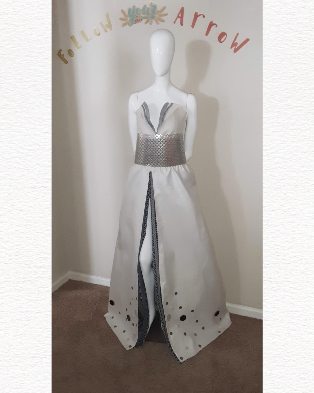 This silver and white gown is giving cosmic queen vibes with bold textures, metallic shine, and a touch of drama down the center. This was designed completely from home decor textiles, wallpapers, tile and metal.
This was a make I will never forget as the materials were not the average apparel material. It looks amazing so I am happy she turned out looking so fab.
#FlashbackFriday #textileart #walldecor
#flashback #whitegown #gown #dress #tile #design #interiordecor