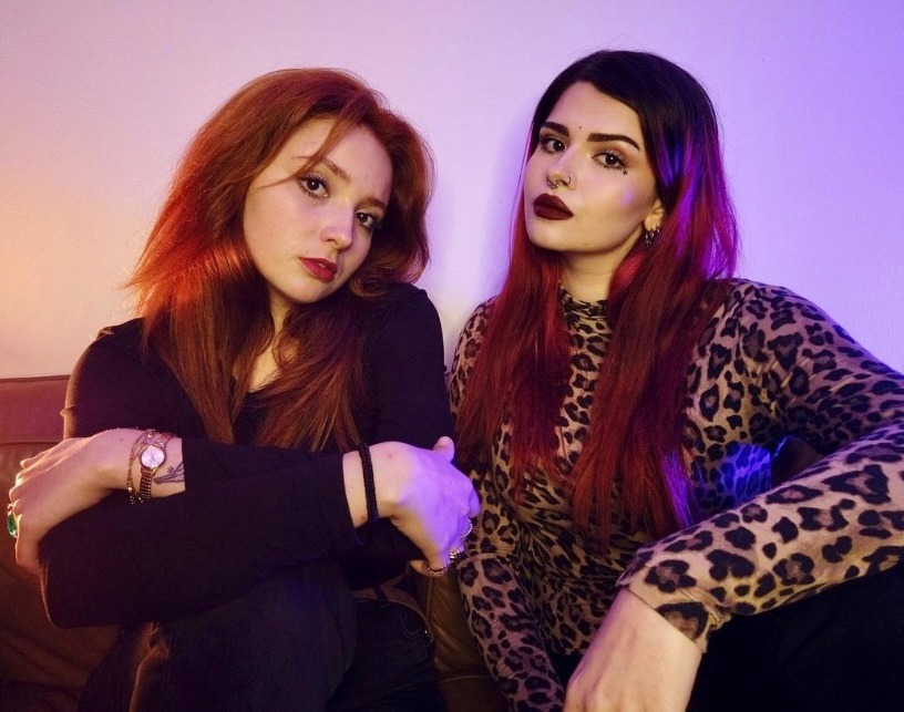 @angieandjenny continuent leur tournée d’été avec plusieurs dates cette semaine, alors ne manquez pas l’occasion de les voir ! 🔥
👉 Ce soir, elles seront au Camping Lou P’tit Poun à Saint-Martin-de-Seignanx pendant 2h ! Il s’agit d’une prestation soutenue par la Communauté d'agglomération Pays Basque.
👉 Ce mercredi 23 juillet de 19h30 à 20h30 et de 21h à 22h au Dahlia à @villedelacanau , pour passer un beau moment !
👉 Vendredi 25 juillet au @brindos.anglet à @villeanglet de 19h à 20h pour un moment unique…
👉 Samedi 26 juillet de 19h30 à 21h00 à Ahetze
Avec une guitare et leurs belles voix, elles revisitent en acoustique des morceaux pop-rock qui traversent les époques... Alors, si vous ne les avez pas encore vus, foncez y ! 😉
#angieandjenny #duo #musique #concert #live #chateaudebrindos #anglet #camping #saintmartindeseignanx #ahetze #lacanau