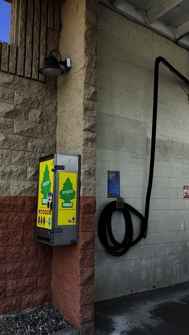 Bringing bold vibes to @star_wash_self_serve in La Quinta with this fresh new logo mural! 🎨💦
Always an honor turning business walls into eye-catching statements. Go check it out next time you’re washing up! 🚙✨
#ItsLunaVisuals #LogoMural #MuralArtist #LaQuintaArt #StarWash #SelfServeCarWash #DesertArtist #MuralWork #PublicArt #SmallBusinessBranding #SupportLocalArtists #CreativeWalls #DesertVibes #CoachellaValleyArt #HandPaintedMural