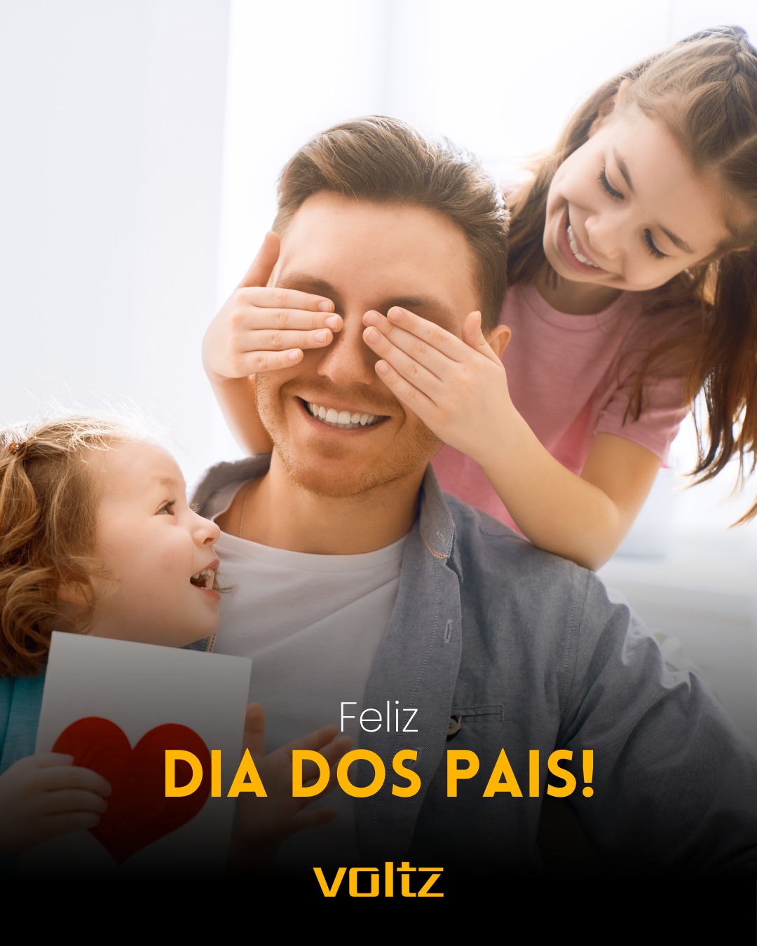 Ser pai é viver cercado de surpresas — das pequenas, como um abraço apertado no meio do dia, às grandes, como ver os filhos conquistando sonhos e trilhando seus próprios caminhos. É estar presente nos momentos simples, celebrar cada vitória e oferecer força nos dias difíceis. É ser porto seguro, exemplo e inspiração, mesmo quando as palavras não são ditas.
Hoje celebramos aqueles que ensinam com gestos, protegem com o olhar e amam com todo o coração. Pais que seguram firme a mão dos filhos e, ao mesmo tempo, lhes dão asas para voar.
Que cada sorriso, cada abraço e cada lembrança sejam guardados para sempre na memória.
Feliz Dia dos Pais! ❤️