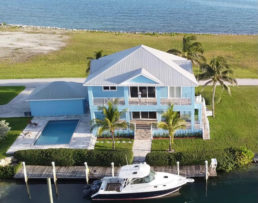 Last minute cancellation at Villa Allamanda for July 27-August 1 (and only those dates).
4 bedroom villa with pool and boat dock at Old Bahama Bay. Rate is $1,728 per night.
If you are interested, call Jennifer at 954-336-2901.
See rental listing: https://www.grandbahamavillarentals.com/villa-allamanda