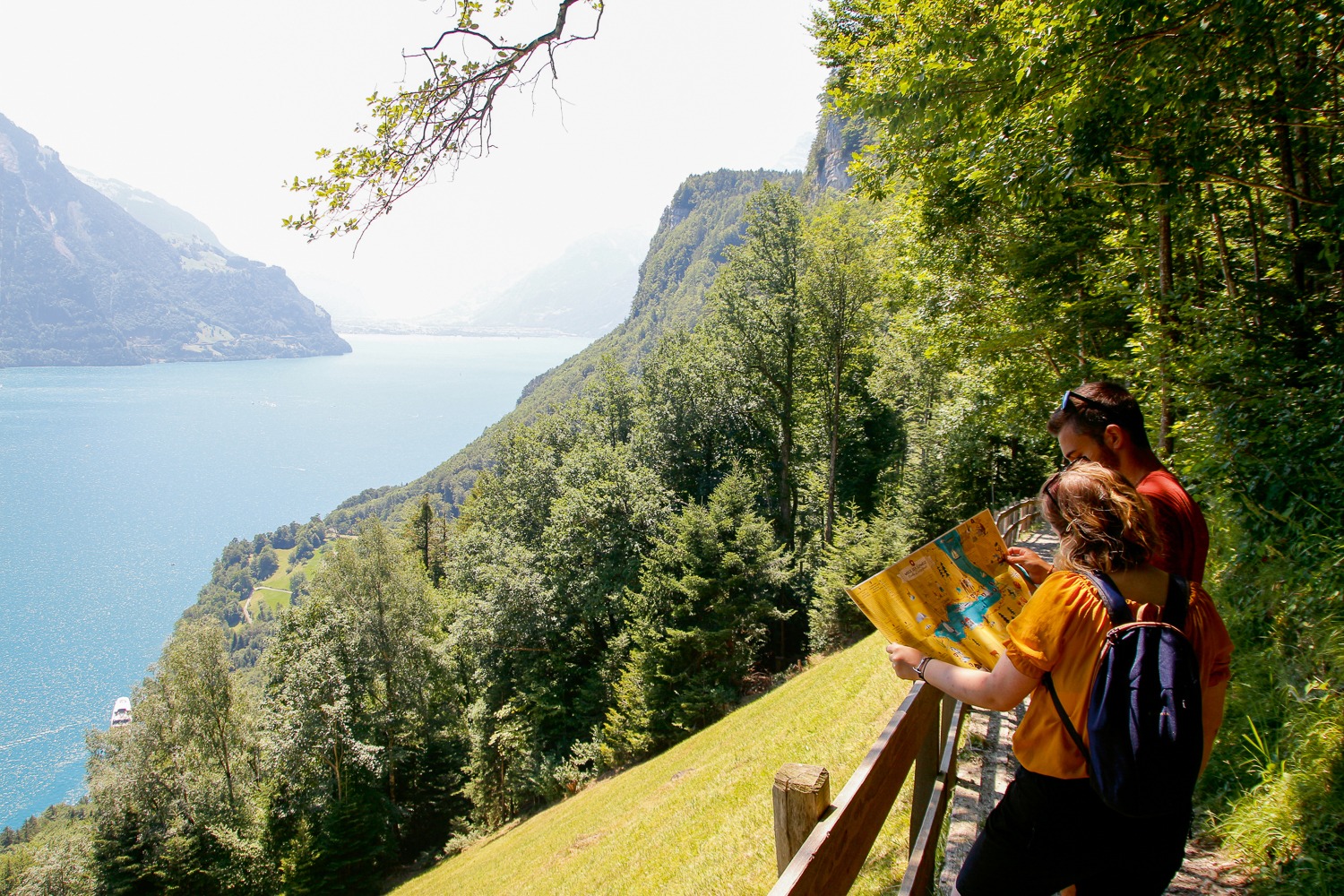 🍷🗺️ Wo Geschichte auf Genuss trifft – die Kulinarik-Tour «Wiege der Schweiz»
Eine exklusive Genussreise durch die Urschweiz – mit Ausblick, Anekdoten und regionaler Küche:
1️⃣ Apéro an der Seepromenade in Brunnen 🍹
2️⃣ Schifffahrt zur Treib & nostalgische Standseilbahn nach Seelisberg ⛴️
3️⃣ Wanderung zur Rütliwiese – dem mythenumwobenen Schwurort ⚔️
4️⃣ Mittagessen im Rütlihaus mit Panoramablick & Spezialitäten 🥘
5️⃣ Dessert zurück in Brunnen 🍰
Mehr dazu im Spot-Bericht:
👉 Link zur Webseite in der Bio oder: https://www.spotmagazine.ch/page/kulinarik-tour-erlebnisregion-mythen
#WiegeDerSchweiz #Genusswandern #ErlebnisregionMythen #GeschichteUndGenuss #spotmagazinech
#SchweizEntdecken #SlowTravel #verliebtindieschweiz #myswitzerland
#switzerlandtravel #schweiztourismus #switzerlandwonderland #switzerland
#mythenregion #schwyz #kulinariktour @mythenregion @myswitzerland Fotos: zVg