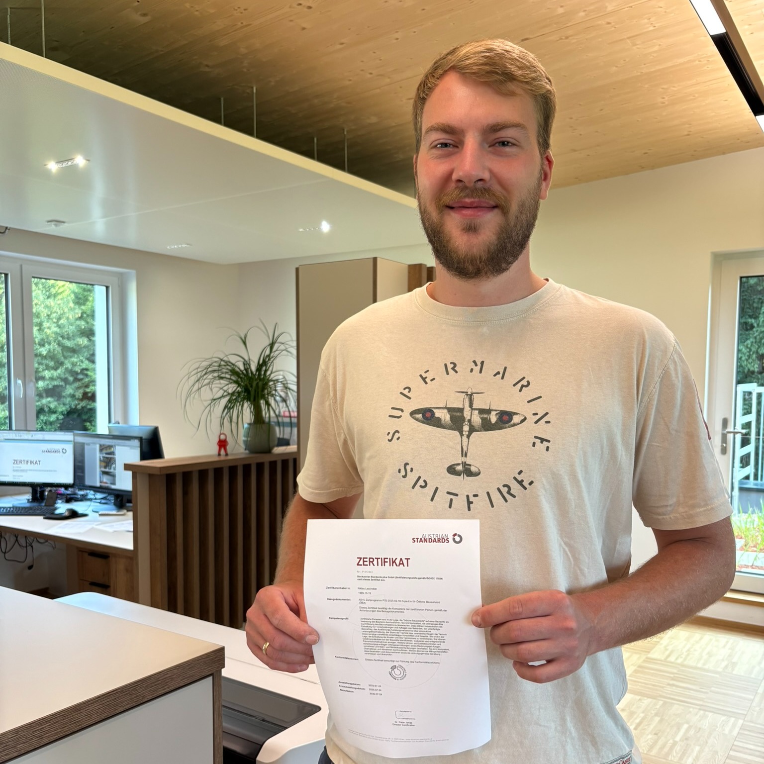 🎉 Gratulation an Niklas Laschober! 🎉
Mit Stolz gratulieren wir unserem Kollegen Niklas Laschober zur erfolgreichen Absolvierung der Ausbildung zum zertifizierten Experten für Örtliche Bauaufsicht! 👷♂️✅
Am 24. Juli 2025 hat Niklas offiziell das Zertifikat erhalten und damit seine Fachkompetenz und sein Engagement für Qualität auf der Baustelle eindrucksvoll unter Beweis gestellt.
Lieber Niklas, wir freuen uns sehr und sind stolz, dich in unserem Team zu haben! Auf viele weitere gemeinsame Projekte – und weiterhin viel Erfolg auf deinem beruflichen Weg! 🚀💪
#Gratulation #ÖrtlicheBauaufsicht #TGA #TeamWelatech #Zertifizierung #Bauaufsicht #Kompetenz #Erfolg