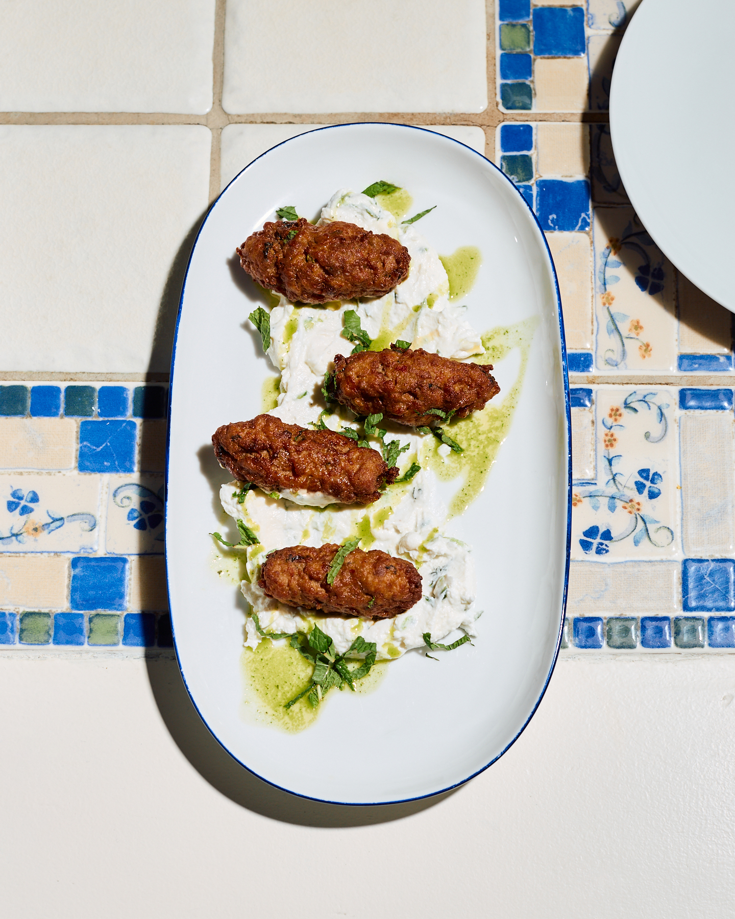 Keftedakia, czyli greckie klopsiki, które znikają w sekundę!
Smażone na chrupko, pachną ziołami i idealnie łączą się z gęstym, orzeźwiającym tzatziki.