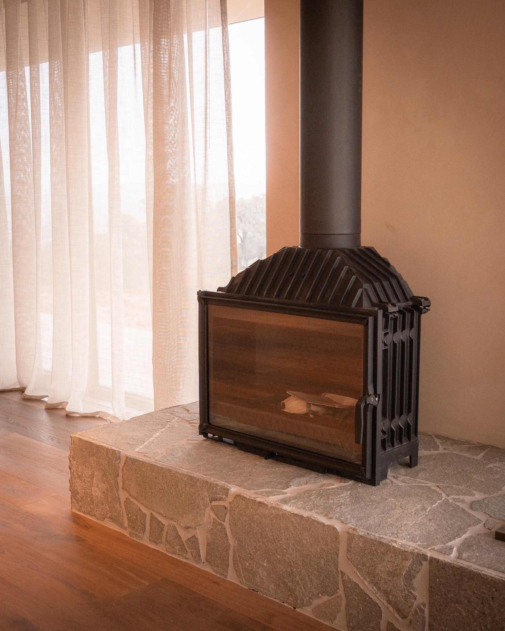 We’re excited to showcase our latest wood fire installation at a beautiful, recently completed project near Daylesford for @longpoint_building We had @kgmgcreative Creative onsite capturing some amazing shots of this new build! We can't wait to share them with you – they won’t disappoint! Stay tuned! 📸✨
#Plumbing #Plumbers #HepburnShire #SolidWoodFire #NewBuild #CountryHome #HomeInspo #HomeDesign #InteriorDesign #Renovation #HomeImprovement #FireplaceGoals #SustainableLiving #CozyHome #RusticDecor #CountryLiving #HomeSweetHome #BuildingDreams #WoodFire #ModernCountryHome #Promacplumbing.roofing #Promacplumbing #macedonrangesbuilder