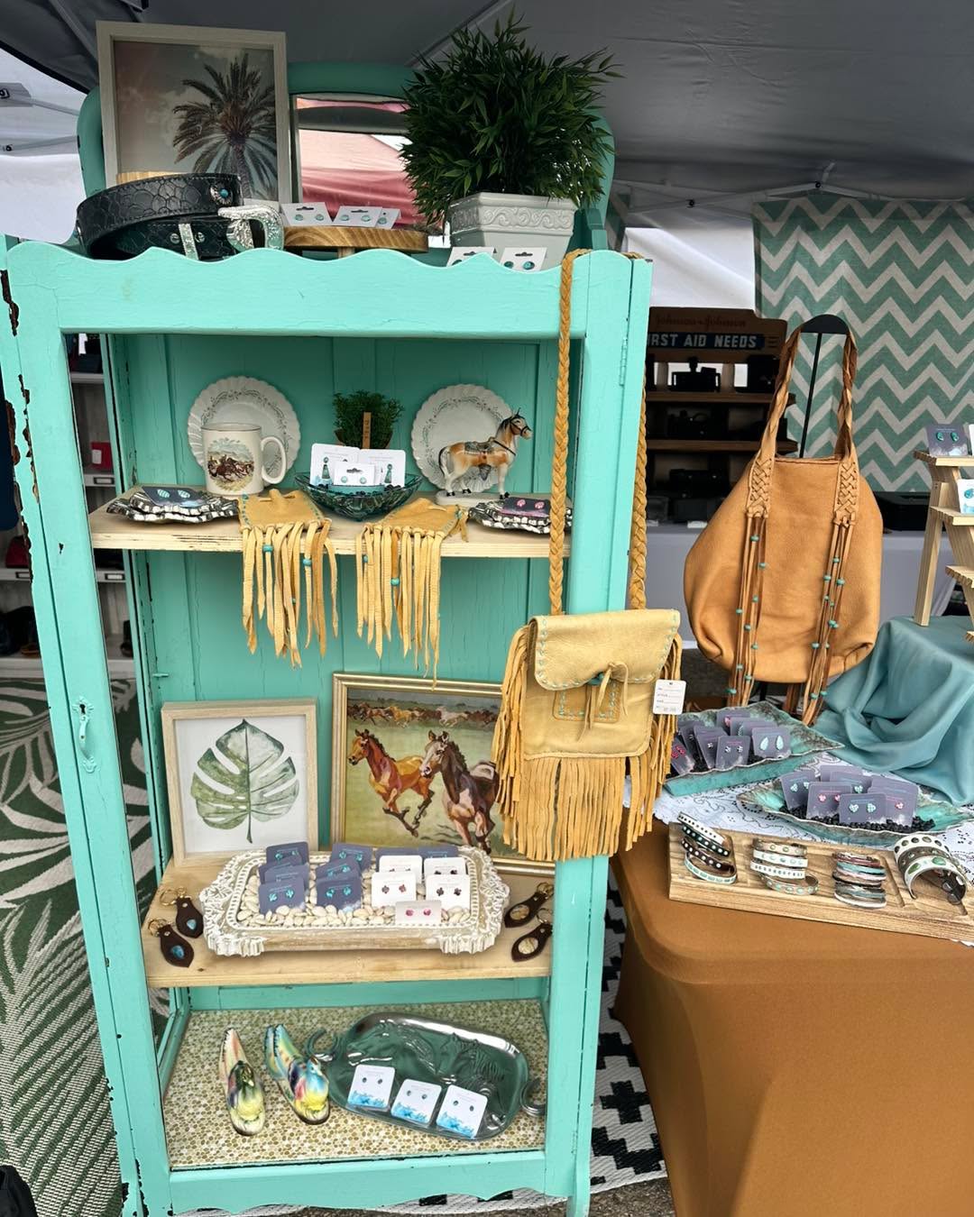 🤠✨ It ain’t really a Red Deer Farmers Market morning without a little turquoise, leather, and wild west sparkle — and Stardust Turquoise is bringin’ the goods! 💫💍
We’ve got Kingman turquoise, cowgirl-ready rings, bold stainless steel pieces, bolo vibes, and one-of-a-kind treasures that feel like prairie skies and starlit rodeos. 🌵🌌🐎
The breeze is easy, the air’s just right, and the booth is shining. Come on down and find a piece that feels like you — bold, beautiful, and a little wild. 💙
We’re here till 12:30 PM — giddy up and don’t miss out!
#StardustTurquoise #RedDeerFarmersMarket #CowgirlStyle #WesternJewelry #TurquoiseDreams 💫🐴💍🪶