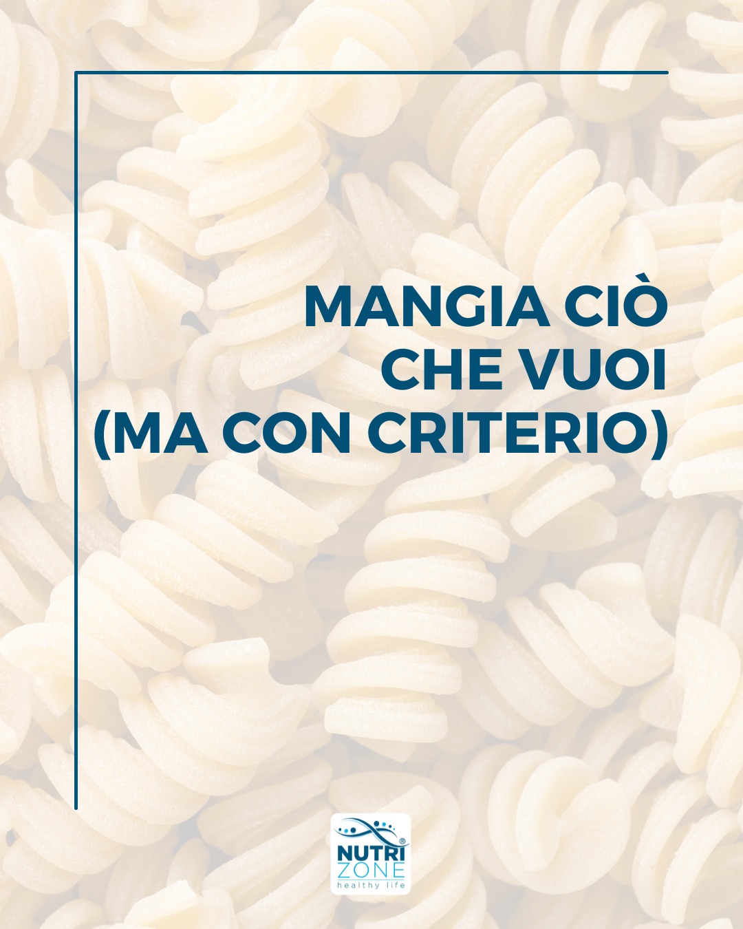 Oggi, ancora troppi professionisti impongono alimenti specifici, senza considerare preferenze personali, cultura gastronomica o disponibilità locali.
Questo approccio ignora il dialogo col paziente, oltre a non avere basi scientifiche.
All’interno dello stesso gruppo alimentare (frutta, verdura, carboidrati, fonti proteiche…) si deve essere liberi di scegliere, purché si vari.
La varietà non è solo un piacere del gusto: è una strategia nutrizionale che riduce il rischio di esposizione a sostanze nocive e arricchisce il profilo nutrizionale della dieta.
In NutriZone crediamo nella libertà di scelta e nella varietà come strumenti fondamentali per costruire un’alimentazione sostenibile, gratificante e duratura e lavoriamo per offrire le migliori alternative possibili a che scegli di affidarsi a noi! 💙🥗
#teamNutriZone #nutrizone #nutrizione #nutrizionista #biologonutrizionista #biologobrescia #nutrizionistabrescia #biologonutrizionistabrescia #alimentazione #alimentazionesana
