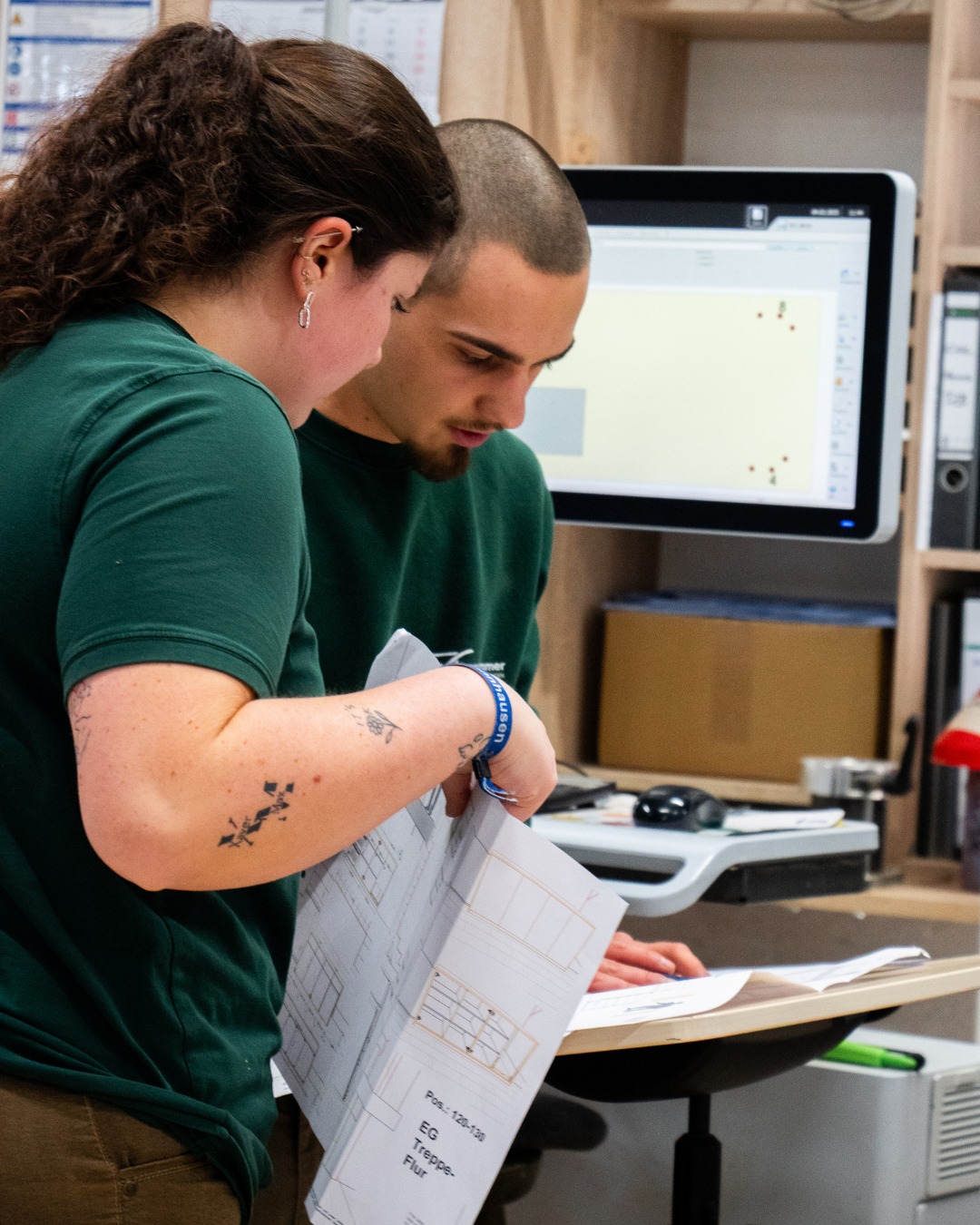 Kurzer Austausch, klare Sache – so läuft’s bei uns. ✅
#WerkstattAlltag #TeamWerthammer #SchreinereiWerthammer #Neumarkt