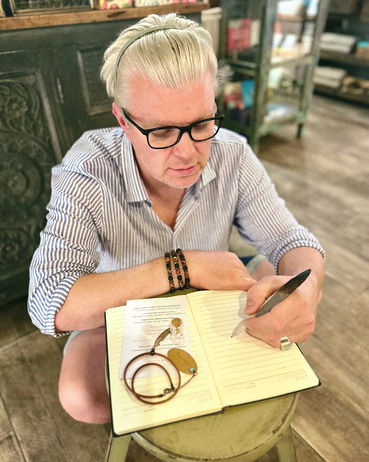 ☀️ Léto s Kristies ☀️
🪽 ROZTÁHNI KŘÍDLA 🪽
... tvůj příběh může začít právě teď ✍️
Právě dnes může být ten perfektní den.
Den, kdy se ztratíš, abys našel sám sebe.
Peříčko ti vždy připomene, kým jsi a kam chceš právě letět.