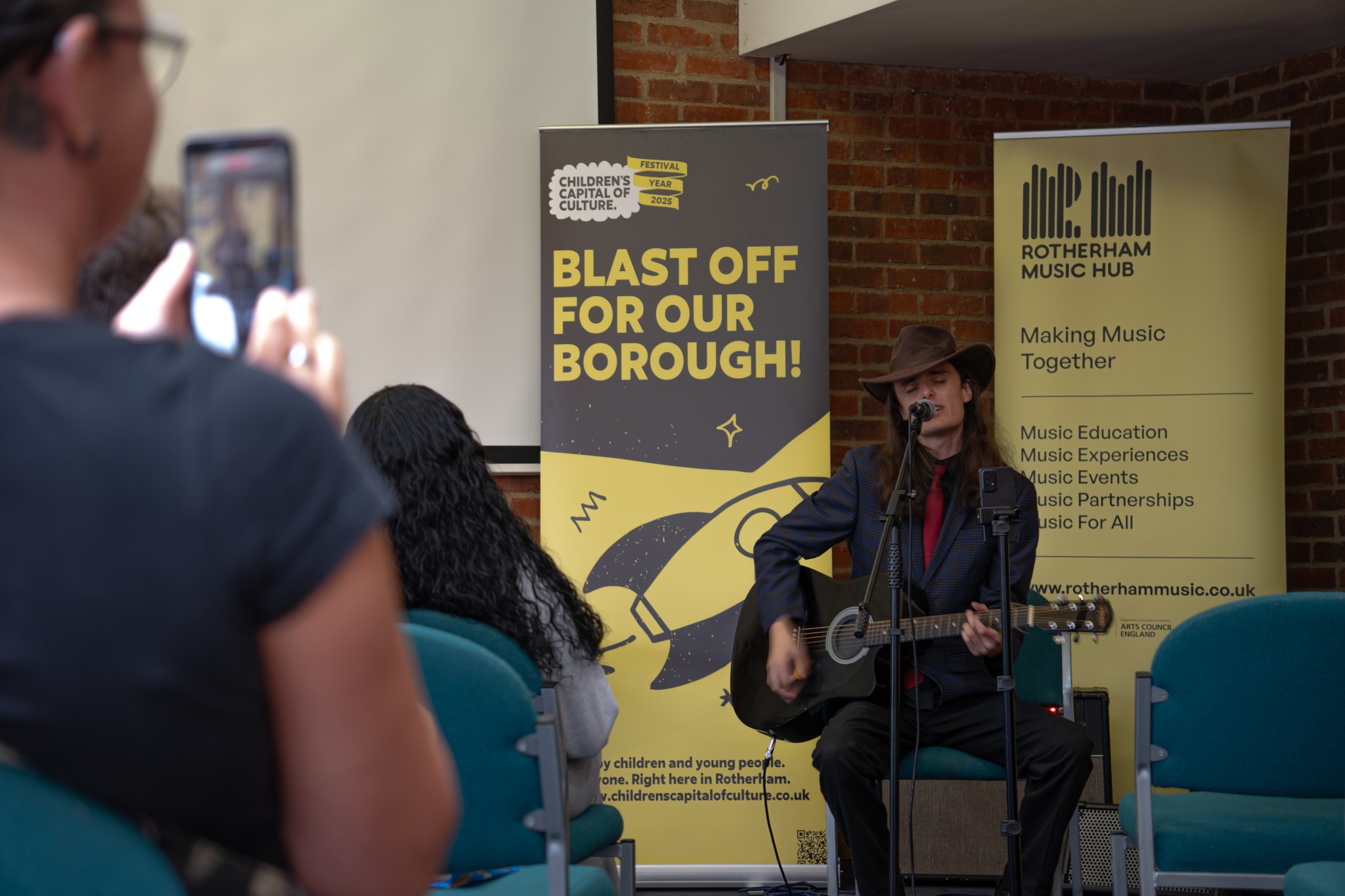 Last week we held our second collaborative Open Mic alongside @ccoc_rotherham2025. It was fantastic to see some great new and familiar talent show up, thank you to everyone who showed up to perform and those who showed up to support!
Photo credit: Sohail Boota
#rotherham #childrenscapitalofculture2025 #ccoc #childrenscapitalofculturefestivalyear #RotherhamIsWonderful #musiccommunity #music #SouthYorkshire #rotherhammusic #RMBC #Livemusic #Performance #youngcreatives #localtalent #musician #youngmusicians #singing #events #youth #creativeopportunities #localartists #Guitars #talentshowcase #childrenscapitalofculture #openmic