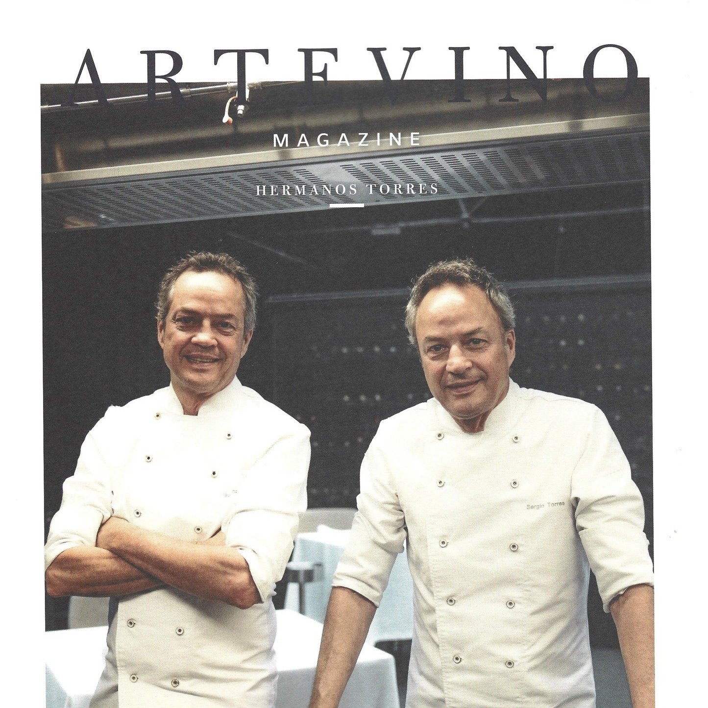 ✨ ¡Gracias al magazine de Artevino @artevino_family_wineries por esta maravillosa doble página dedicada a mi trabajo con los taninos y tintes naturales extraídos de la elaboración de los vinos! 🍇🍷
Me llena de agradecimiento que se difunda el valor de la investigación y la creación con materiales naturales como los tartratos de las barricas, los taninos de las semillas, y las plantas que, con su única biodiversidad, enriquecen el entorno de los viñedos para tintar tejidos. Una labor que combina tradición, sostenibilidad y arte. 🌿🎨
En Canarias desarrollo esta labor en @bodegasmonje bajo el sello @vinotinte, pero lo verdaderamente maravilloso de este proyecto es que puede nacer y crecer en cualquier entorno de viñedo. Cada viñedo encierra su propia alquimia, distinta y especial, que puede ser revelada a través de creaciones textiles.
👉 Descubre el magazine completo en el enlace: artevino.es/artevino-magazine
¡Gracias a Artevino, Villabuena de Álava, y sus bodegas asociadas por dar espacio a los tintes naturales textiles inspirados en la belleza infinita de los viñedos! 🍇🍷
📌 @nathalieleturcq @artevino_family_wineries @bodegasmonje @vinotinte @tenerifemoda @slowfashionnext @r_evolucion @biospheresustainable
#TintedByNature #TintesNaturales #Vinotinte #Sostenibilidad #ArteConTaninos #TintesConVino #ModaSostenible #TintesVegetales #NathalieLeturcq #ArtevinoFamilyWineries #Enoturismo #InnovaciónSostenible