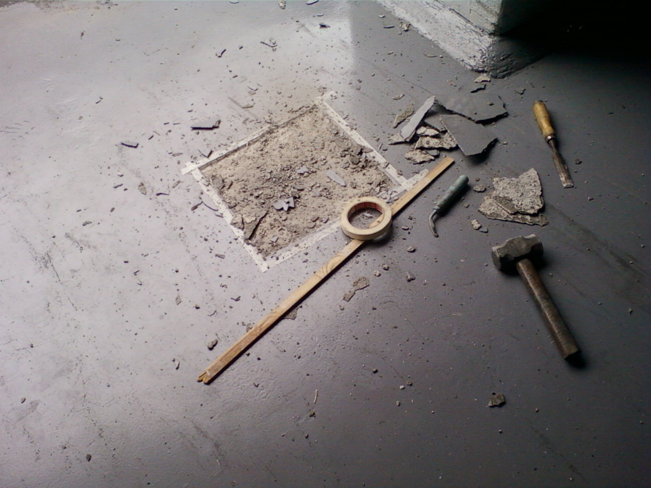 📌 Etapas do Piso Epóxi: Por que o tempo de cura é fundamental?
O piso epóxi é um sistema bicomponente que depende de precisão na mistura e no tempo de aplicação. Cada etapa só pode começar após a cura da anterior. Respeitar isso é o que garante um acabamento liso, resistente e durável! 💪✨
✅ Correção do substrato
✅ Aplicação do selador com agregados
✅ Lixamento
✅ Primer colorido
✅ Acabamento final (pintura ou autonivelante)
⏳ E o pot life? É o tempo útil da mistura após feita. Passou disso, já era!
🔬 A cura total pode levar até 7 dias, então nada de apressar a obra.
🔧 Obra bem feita é obra com planejamento e respeito aos processos!
#PisoEpoxi #ObraComQualidade #ResinaEpoxi #PisoIndustrial #AcabamentoPremium #PisoAutonivelante #EpoxiProfissional #Engenharia #ArquiteturaIndustrial #RevestimentoDeAltoDesempenho #ReformaComEstilo #PisoTecnico