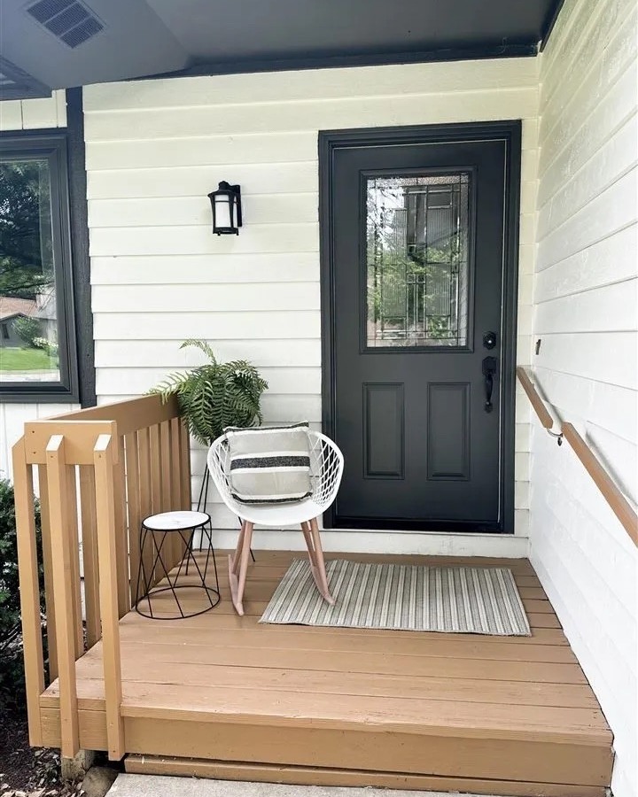 Before ➡️ After: A Total Exterior Refresh
What a difference a modern color palette makes. This home went from faded and dated to fresh, clean, and full of curb appeal with a full exterior repaint in crisp white and bold charcoal accents.
Thinking about giving your home a fresh new look? Now’s the time.
📍 Now booking late summer and early fall projects in Iowa City, Coralville, and surrounding areas.
📩 DM us today to claim your free estimate before the schedule fills up.
#ExteriorPainting #BeforeAndAfter #CurbAppealGoals #IowaCityHomes #HousePainter #PaintingCompany #HomeRefresh #ContractorLife #ModernExterior #HenrysPainting