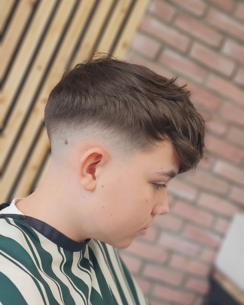 Mid to low skinfade with waited textured top. This is lad recently visited a local Turkish barbershop and this is his second transition cut. Another couple and that top will be perfect. Wish we had taken one from when he first came in a few weeks back.
Moral of the story after a bad cut, patients is key! Trust the process!
Happy 16th bud!
#wirralbarbershop #wirralbarbers #Barber #barberlife #lovemyjob #barbershop #fadehaircut #higherbebington #lovewhatyoudo #fadehaircut #beardsofinstagram #skinfade #fadedhaircut