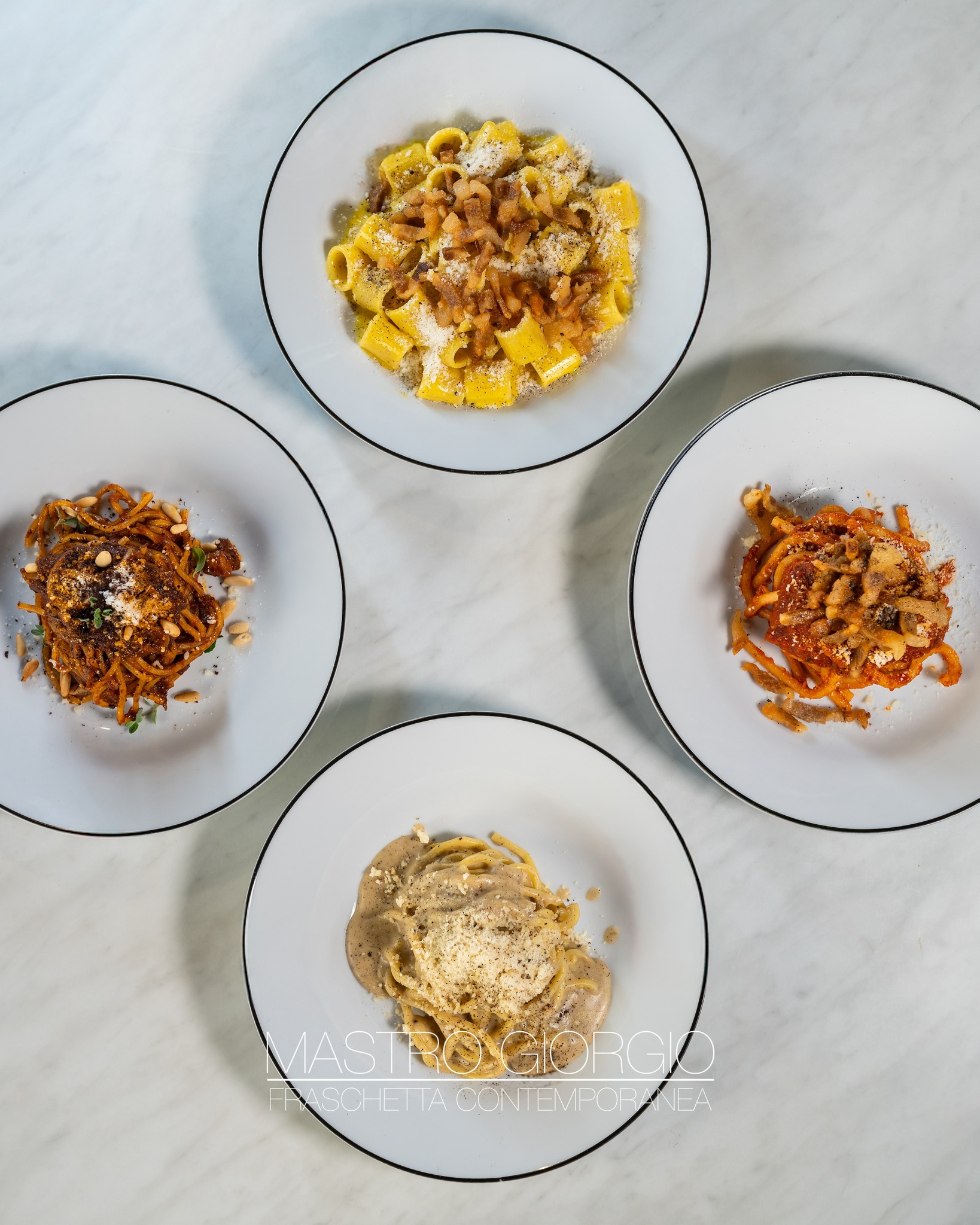 𝑸𝒖𝒂𝒏𝒅𝒐 𝒍𝒂 𝒑𝒂𝒔𝒕𝒂 𝒊𝒏𝒄𝒐𝒏𝒕𝒓𝒂 𝒍'𝒂𝒓𝒕𝒆, 𝒊𝒍 𝒓𝒊𝒔𝒖𝒍𝒕𝒂𝒕𝒐 𝒆̀ 𝑴𝒂𝒔𝒕𝒓𝒐 𝑮𝒊𝒐𝒓𝒈𝒊𝒐. 🍝✨
𝑃𝑒𝑟 𝑛𝑜𝑖, 𝑙𝑎 𝑝𝑎𝑠𝑡𝑎 𝑛𝑜𝑛 𝑒̀ 𝑠𝑜𝑙𝑜 𝑢𝑛 𝑝𝑖𝑎𝑡𝑡𝑜, 𝑚𝑎 𝑢𝑛𝑎 𝑡𝑒𝑙𝑎 𝑑𝑜𝑣𝑒 𝑠𝑖 𝑖𝑛𝑐𝑜𝑛𝑡𝑟𝑎𝑛𝑜 𝑠𝑎𝑝𝑜𝑟𝑖 𝑎𝑛𝑡𝑖𝑐ℎ𝑖 𝑒 𝑚𝑜𝑑𝑒𝑟𝑛𝑖. 𝑂𝑔𝑛𝑖 𝑟𝑖𝑐𝑒𝑡𝑡𝑎 𝑖𝑝𝑒𝑟𝑡𝑟𝑎𝑑𝑖𝑧𝑖𝑜𝑛𝑎𝑙𝑒 𝑣𝑖𝑒𝑛𝑒 𝑝𝑟𝑜𝑖𝑒𝑡𝑡𝑎𝑡𝑎 𝑛𝑒𝑙 𝑓𝑢𝑡𝑢𝑟𝑜, 𝑐𝑜𝑛 𝑢𝑛 𝑡𝑜𝑐𝑐𝑜 𝑑𝑖 𝑐𝑟𝑒𝑎𝑡𝑖𝑣𝑖𝑡𝑎̀ 𝑐ℎ𝑒 𝑙𝑎 𝑟𝑒𝑛𝑑𝑒 𝑣𝑖𝑣𝑎 𝑒 𝑖𝑛 𝑐𝑜𝑛𝑡𝑖𝑛𝑢𝑎 𝑒𝑣𝑜𝑙𝑢𝑧𝑖𝑜𝑛𝑒.
Dai classici intramontabili alle nostre audaci creazioni, ogni forchettata è un racconto di passione e ricerca.
Quale sceglieresti per il tuo prossimo viaggio di gusto? 😋
𝐈𝐧𝐟𝐨 𝐞 𝐏𝐫𝐞𝐧𝐨𝐭𝐚𝐳𝐢𝐨𝐧𝐢:
📍 Via Alessandro Volta 36, Testaccio, Roma
📞 06 5741369
📧 info@mastro-giorgio.it
🌐 Prenota ora: Link in BIO!
#MastroGiorgio #CucinaRomana #Pasta #PastaLover #RomanFood #Testaccio #RomaRistoranti #Foodie #RicetteTradizionali #CucinaCreativa #GustoRomano #RistorantiRoma #BuonCibo #MadeInItaly #CacioEPepe #Amatriciana #PrimiPiatti #PastaFresca #TradizioneEInnovazione
