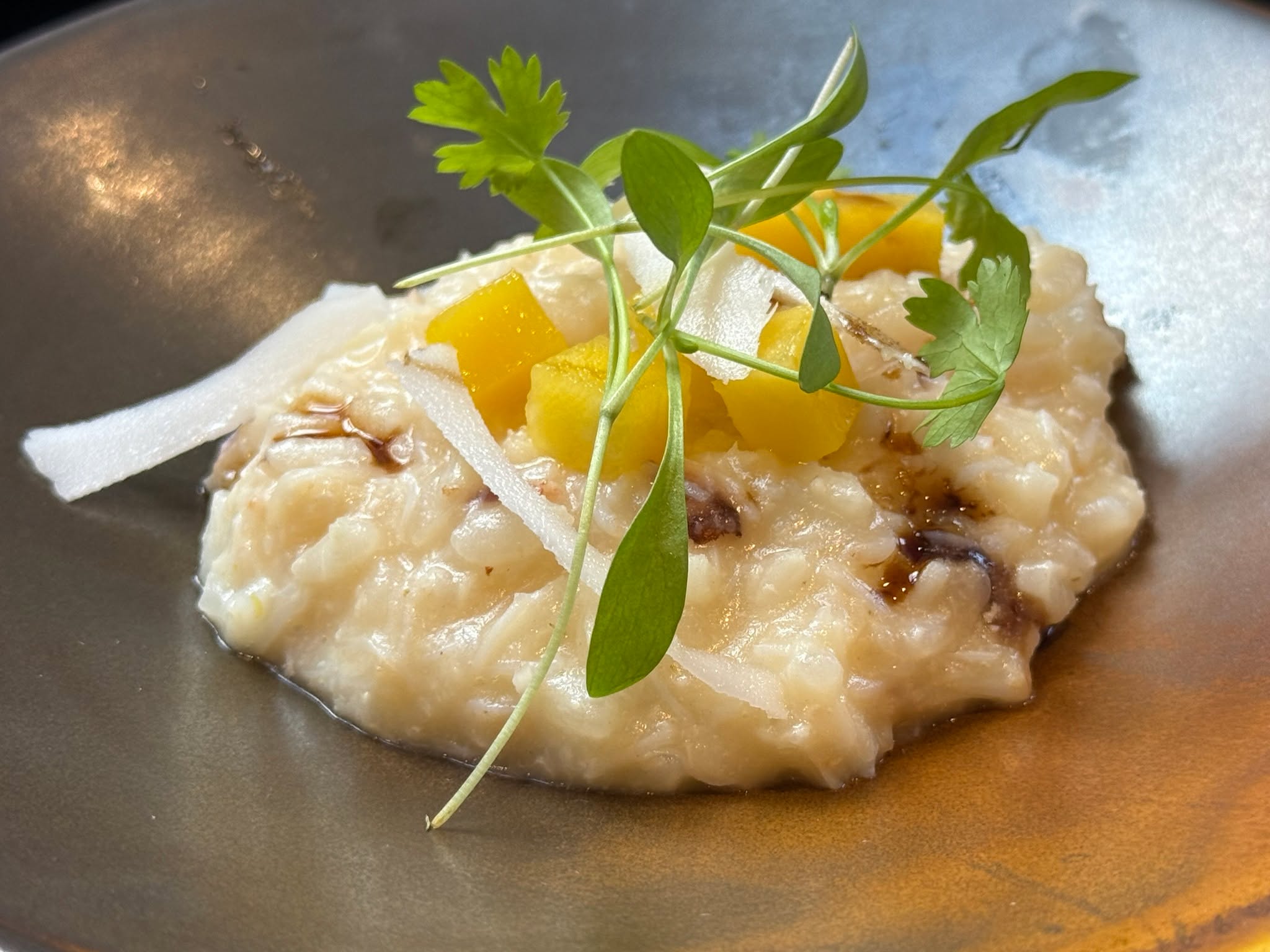 Some of the dishes from this weeks tasting menu for 2 generations of birthdays. Fantastic produce as always letting the dishes sing for themselves.
Thai green crab risotto, mango & coconut
Isle of Wight tomatoes, olives, quaver, basil & essence (poured at the table)
line caught bass, caramelised cauliflower, hazelnuts & yuzu
Lobster ravioli, apple & cucumber salad, Isle of Skye bisque (poured at the table)
Dry aged fillet of beef, braised shin & carrot, beetroot relish, mushroom & truffle tart
#entertaining #caterer #finedining #berkshire #inhomedining #party #summer #oxfordshire #passion #britishproduce #luxury #privatechef #reading #seasonalproduce #bespoke #dinner #wedding #barbecue #buffet