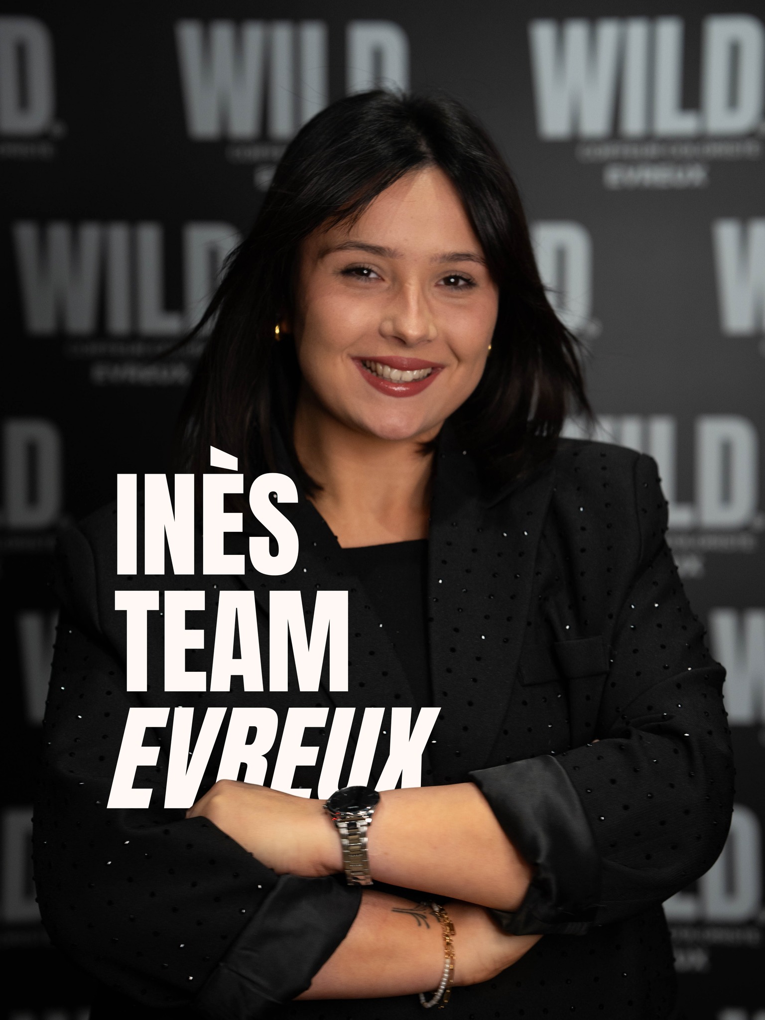 On vous présente Inès, coiffeuse au salon WILD d'Évreux ! 💁🏻♀️
À 22 ans, Inès baigne dans le monde de la coiffure depuis 7 ans, déjà !
C’est son père, coiffeur lui aussi, qui lui a transmis l’amour du métier. Autant vous dire qu’elle a grandi entre les brosses et les ciseaux !
Inès a commencé très jeune, formée par un maître d’apprentissage aussi exigeant qu’inspirant. Cette rigueur lui a permis de se dépasser, de viser l’excellence… et de participer à plusieurs concours de coiffure, aussi bien régionaux que nationaux. Un vrai moteur pour elle : se challenger, encore et toujours.
Quand Laure et Guillaume lui ont parlé de l’ouverture du salon WILD à Évreux, elle n’a pas hésité une seconde : c’était une évidence !
Ce qu’elle 🖤 chez WILD ?
Le mélange parfait entre créativité et relation humaine. Parce qu’ici, aucune journée ne se ressemble. Chaque client, chaque coupe, est une histoire à part entière à sublimer.
💌 Vous lui laissez un p'tit mot ?
CM & 📸 : @agence.boujoubien