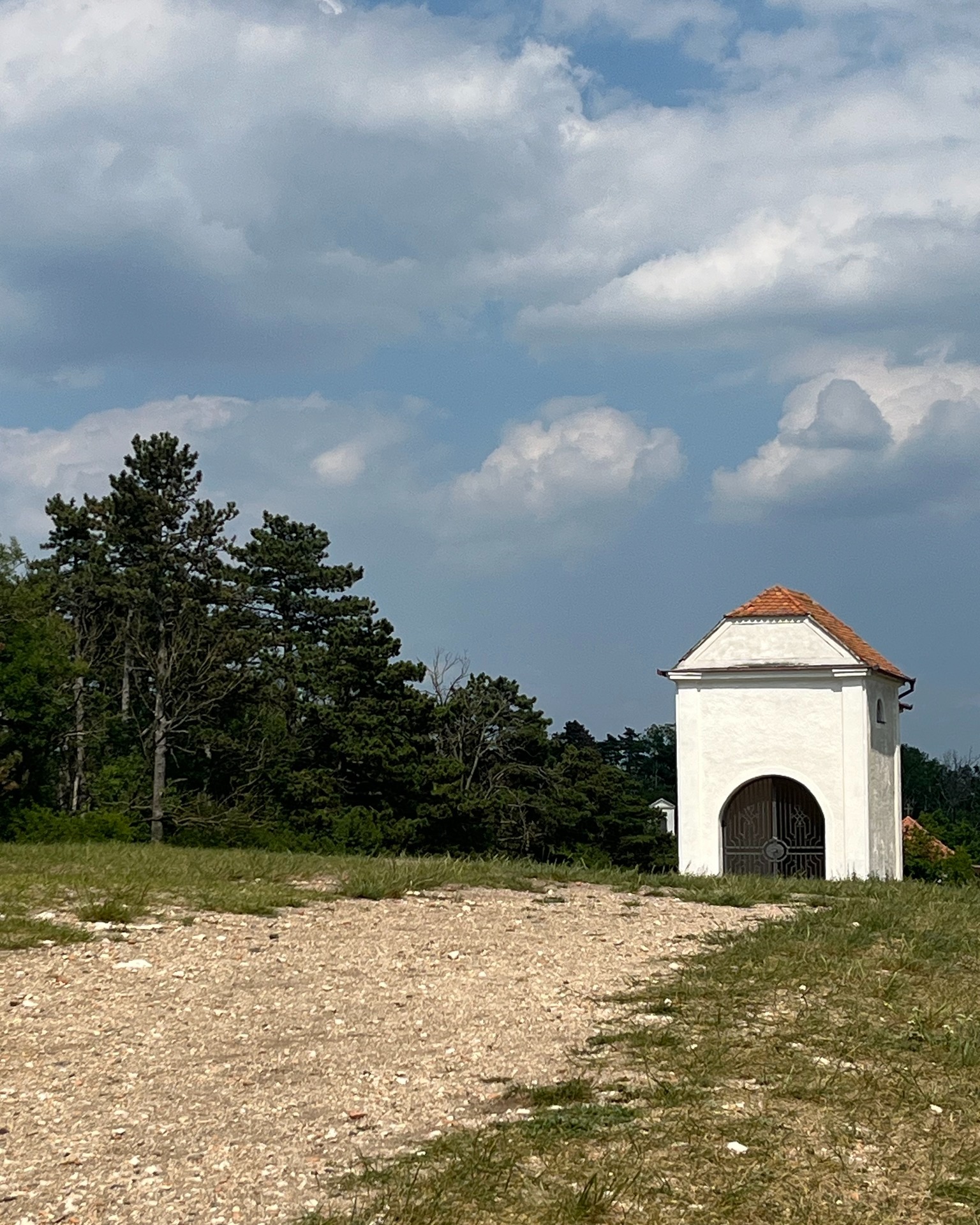 – (c) Václav Kříž #sebastianus #svatykopecek #svatykopecekmikulov #sebastian #stsebastian #mikulov #nikolsburg #morava #jiznimorava #südmähren #mähren #southmoravia #moravia #summer #leto #sommer #sky #nature #natur #kapelle #kaple #storm #clouds