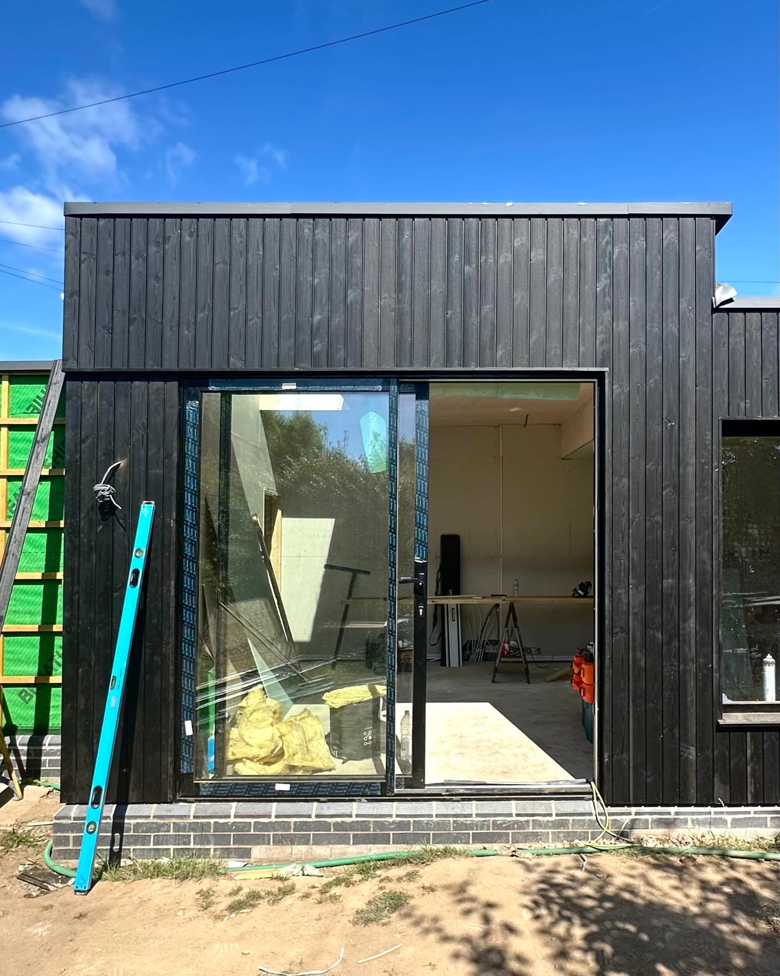 Construction images from our Penylan project. The cladding looks stunning, and the view of the extension from above is beautiful. We’re getting close to the finish line and interiors coming soon!
It’s been such a pleasure working with the excellent team at @c_m_development, @gjpwired.co.uk, @indies_structures and @cook.brown.south.wales.josh
#PenylanHomes #PenylanConstruction #PenylanBuilders #PenylanArchitecture #PenylanRenovation #PenylanDevelopment #HomeConstruction #CustomHomeBuild #ModernHomeDesign #BuildingInPenylan #architectCaerphilly #architectNewport #architectBlackwood #architectPontypridd #architectSouthWales #architectCowbridge #architectSwansea #architectPenarth #architectBarry #architectBrecon #architectHayonWye #architectAbergavenny #architectWales #CardiffArchitecture #WalesDesign #cardiffbuilder #cardiffhouse #cardiffrenovations #cardiffarchitect #cardiffarchitects