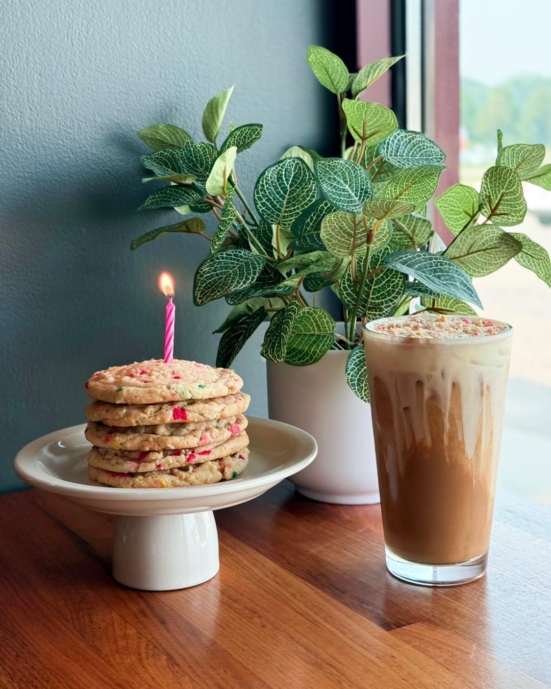 ☀️ Happy August ☀️
This month, the novia celebrates her birthday, and our dream team made it so that you can take part in the fun! 🥳
🧁 All month long, we’re baking Birthday Cake Cookies. Send this post to a friend to start planning your cookie date 😋
🎉 Pair your cookie with a Birthday Cake Latte, featuring our house-made cake-batter syrup and topped with Birthday Cold foam. Available only while supplies last.
Happy birthday to all the August birthdays 🧁