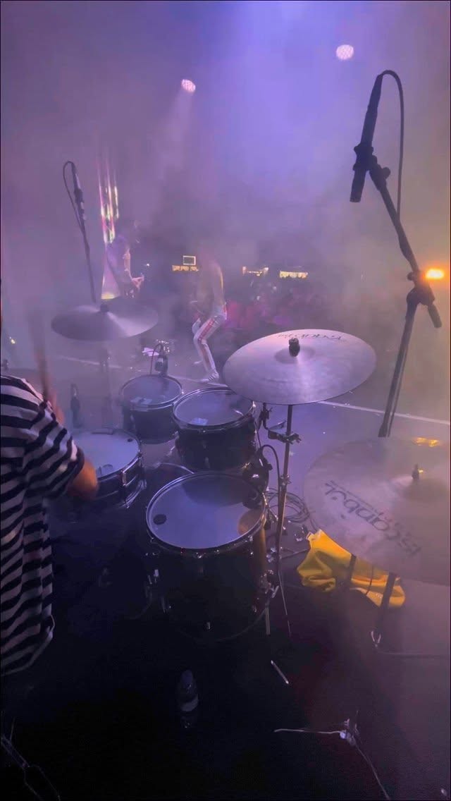 KOBE! 🏀
That’s a 3-pointer if I’ve ever seen one
Sorry though @andyjohnbc 😘
@queengreatesthitstribute @christianggarland @jakerpattinson #drumsdrumsdrums #vf15 #drummer #remodrumheads #drummergram #sessiondrummer #londonmusician #londonmusic #drummerinlondon #drum #drums #drumkit #drumset #instadrums #soundsfrommyattic #drumminglife @istanbulagop @vicfirthuk @cosmicears #remoterecording #remotedrumtracks #remotedrumrecording