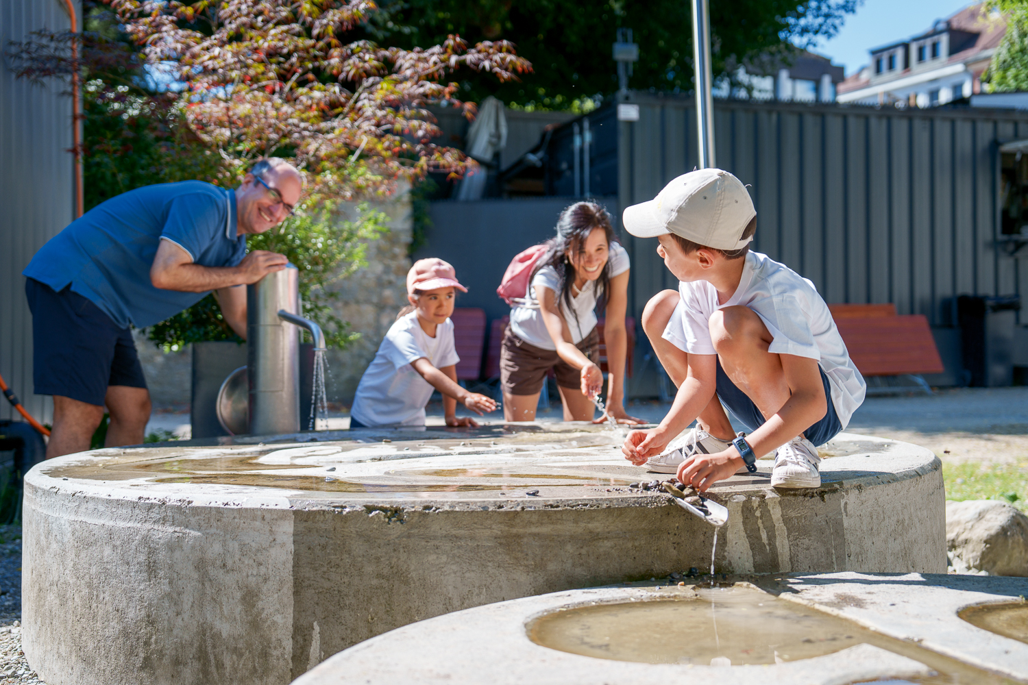 Ferien leicht gemacht: Spontane Tagesausflüge für Familien – ganz ohne lange Anreise!
Am Wochenende noch nichts vor? Im Aargau warten Burgen, Römer, Sinnespfade und Erlebnismuseen auf neugierige Kids und entspannte Eltern. Vom Legionärspfad Vindonissa über Schloss Lenzburg bis zum Barfussweg Wildegg: Hier wird Geschichte lebendig, Natur spürbar und Wissen spielerisch vermittelt.
👉 Jetzt entdecken:
https://www.spotmagazine.ch/page/aargau-familie-ausflug
#AargauErleben #Familienzeit #SchweizMitKindern #spotmagazinech #switzerland #switzerland🇨🇭 #switzerland_vacation #aargau #aargautourismus #aargauwunderland #aargautourismous
