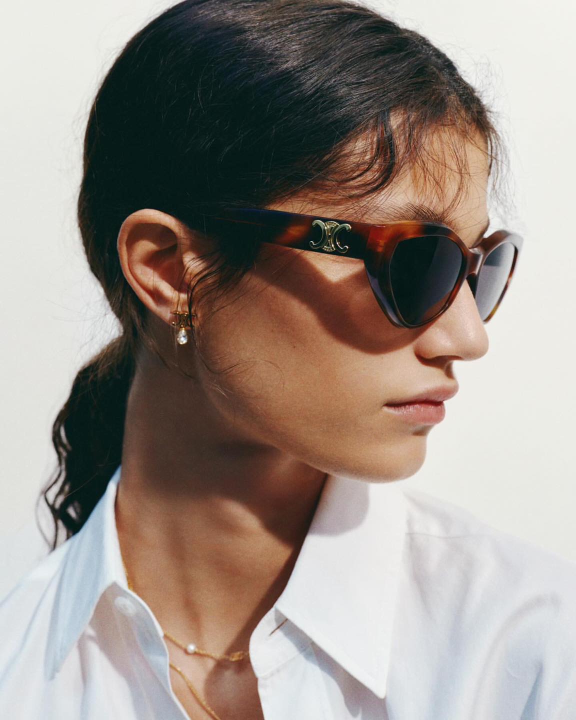 Summer series
CELINE Triomphe sunglasses
Pic via @celine
.
.
.
#madeinitaly #otticabardellimilano #occhialidasole #celine #occhialidasoleuomo #occhialidasoledonna #otticomilano #occhialiuomo #zeissvisionstoremilano #occhialivista #celineeyeglasses #milano #eyeweartrends #otticamilano #occhialidonna #luxuryglasses #eyewearfashion #occhialidasole😎 #occhialimoda #celinesunglasses #occhialisole #zeissvisionstore #celineeyewear #occhialimilano #zeissvisioncenter #occhialidimoda #otticabardelli #occhialidavista #occhialiceline