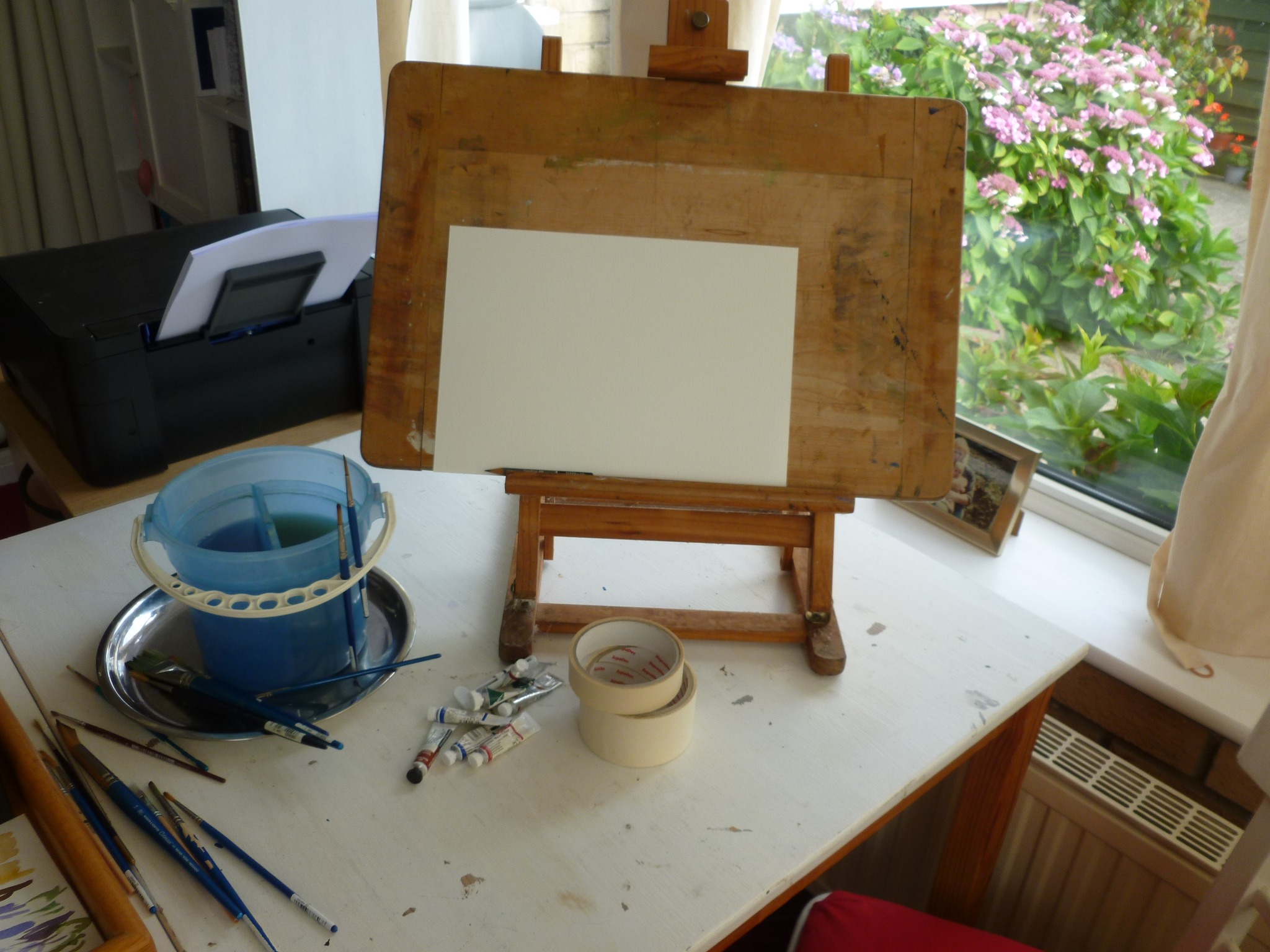 Back to square one! Things did not go well. I am even more out of practice than I thought. As for it being a peaceful, calm change from writing... I had to go out and do some gardening to de-stress! But I will persist.
#art #watercolour