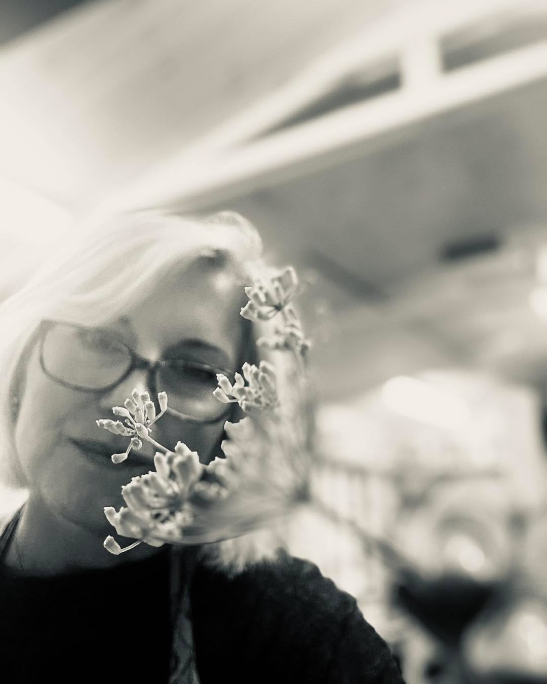 I was given some fennel today. I love fennel season (especially when it is in seed) because it’s gorgeous pressed into clay! So this week there is fennel pressed into layers of my new billowing bowl and I’ve had fun making some fennel print pendants. So delicate and beautiful.
It smells gorgeous as you work with it too. Thanks Pauline for my gift.
#fennel #clay #clayimprints #creative #claytips #sculpture #creator #creatorlife #creatorlifestyle #ceramicist