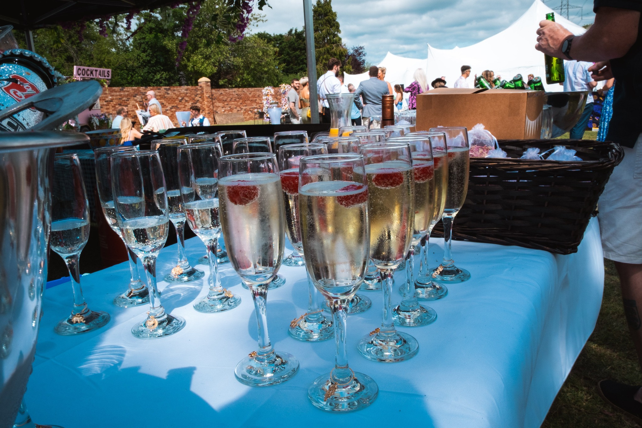 Welcome receptions are the perfect way to kick off your event.
Get a drink in everyone’s hand as soon as they arrive with our hosted welcome reception packages.
Prosecco is by far the most popular choice—closely followed by pimped Prosecco, where guests can elevate their glass into a Bellini, Kir Royale, or Mimosa.
But the options don’t stop there. Think: beer buckets, cocktail walls, gin goblet trees—we’re here to make your perfect plan (and perfect first drink) happen.