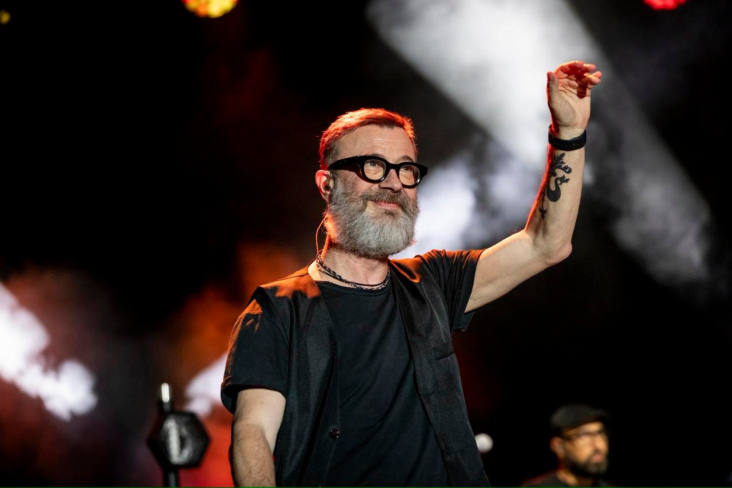 Roseto degli Abruzzi, grazie per l’abbraccio di lunedì sera ❤️
Oggi torno nella mia Toscana, per il concerto al @versilianafestival di Marina di Pietrasanta.
Vi aspetto!
Ph Andrea Cusano
#MarcoMasini #CiVorrebbeAncoraIlMare�@friendsandpartners @momyrecords @concerto.official @rtl1025 @birindelliauto