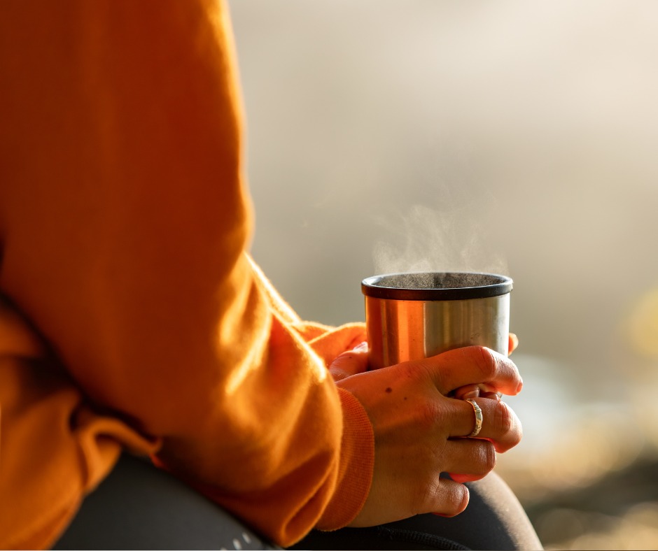 August mornings in Powys are made for slow sips of coffee, light streaming through the window, and plans that take their time.�There’s a magic in that quiet — a chance to breathe, to stretch, to listen to the birds and the distant church bells.�
Today feels like it could go on forever.
�Mae boreau Awst ym Mhowys yn addas ar gyfer diodydd coffi araf, golau’n llifo drwy ffenestr y gegin, a chynlluniau sy’n cymryd eu hamser.�Mae hud yn y tawelwch hwnnw — cyfle i anadlu, ymestyn, gwrando ar y adar a’r clochydd eglwys yn y pellter.
�Mae’n teimlo fel petai’r diwrnod yma’n gallu para am byth.