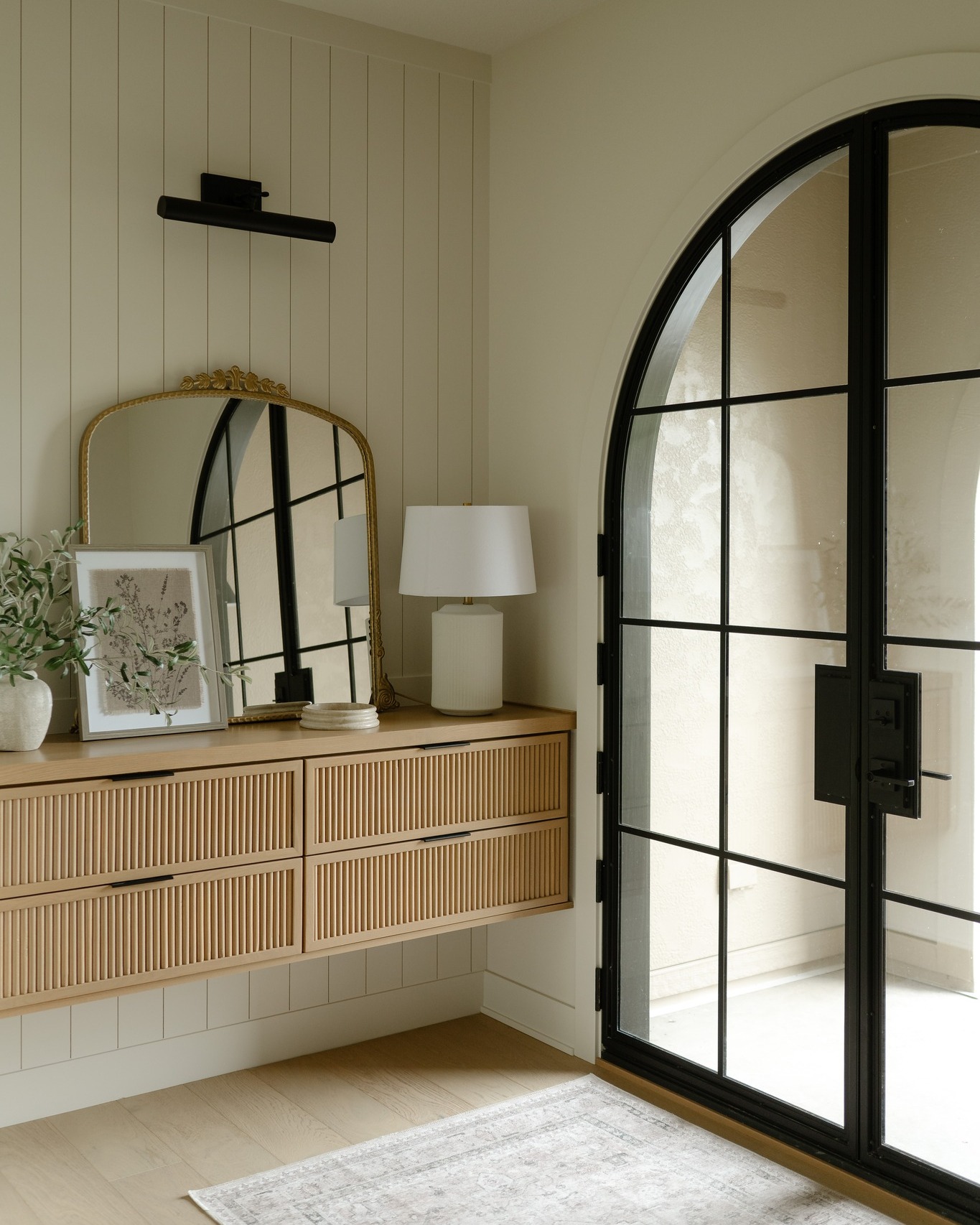 A moment for this entryway, please!
The fluted drawers, glass front door, wall texture... Need I say more? So warm & welcoming, leading into the heart of the home. Always thoughtfully designed, this one is truly one of my favorites.
#dynastyhomes #customhomebuilder #iowahomes #desmoines #luxuryhomes #homeinspo #dreamhome