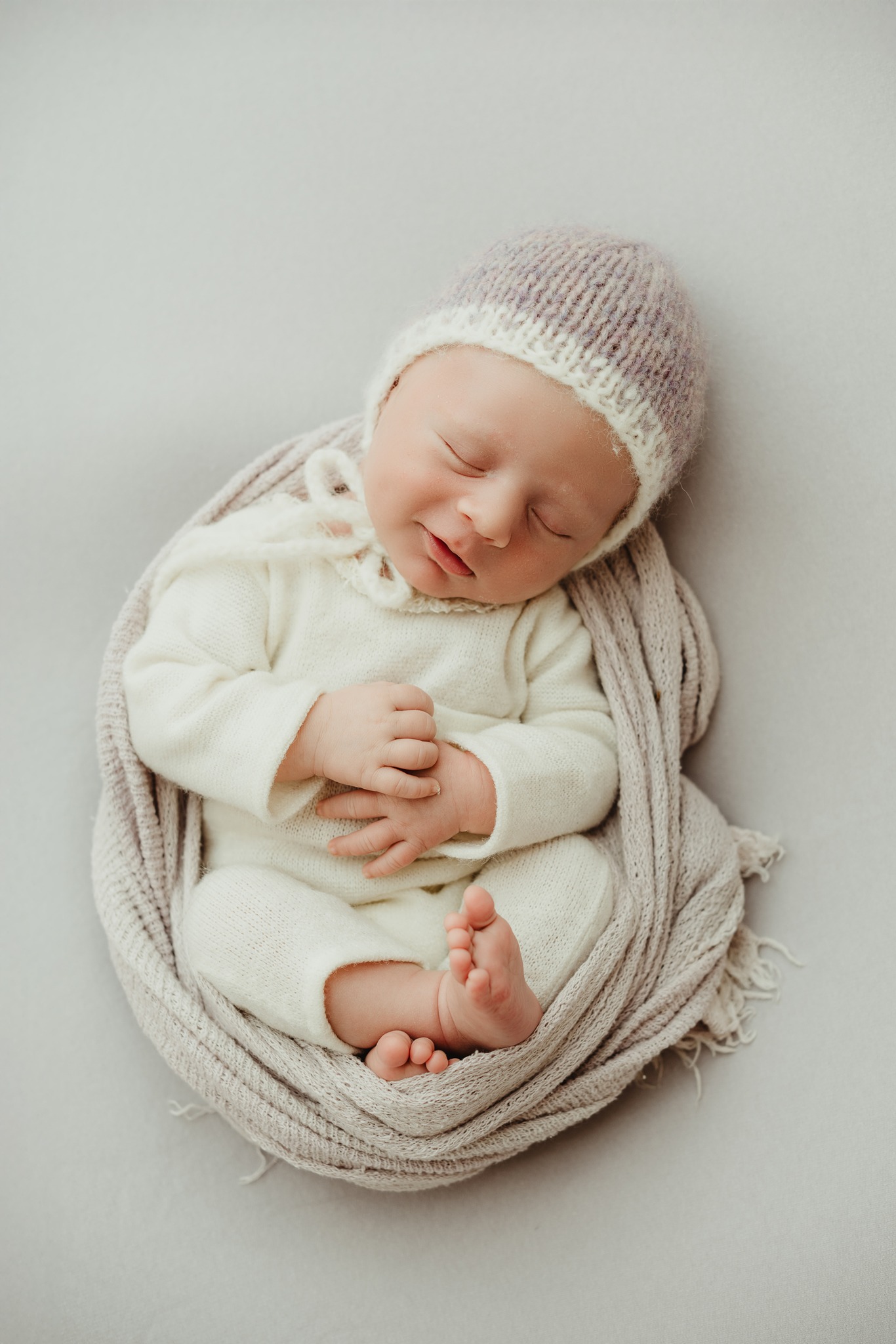 ✨ Miminková sezóna je zpátky v plné síle! 🍼
V ateliéru se dveře netrhnou a já mám radost až za ušima. 📸❤️
Newborn focení teď frčí a já se těším, že vám budu moct postupně ukázat hromadu něhy, hebkosti a neodolatelné roztomilosti! 🥹
Zásoba fotek? Připravená.
Vaše srdce? Připravte taky! 💥
#newbornfoceni #renaticefoto #novorozenec #fotimeMiminka #neha #ateliervOpave #babyphotography #jemnost #rodinnevzpominky #newbornsession #mamablogger