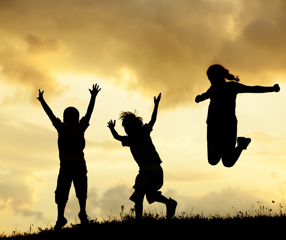 School’s out. Adventure is in.�
Powys is your playground — castles to climb, trails to tumble down, rivers to splash in, and ice cream stops all the way home.
Let the wild ones roam.
Teuluoedd, mae’r antur yn galw.�
O gestyll i goedwigoedd, llwybrau cudd a llefydd i chwerthin – mae haf ym Mhowys yn teimlo fel stori wledig heb ddiwedd.