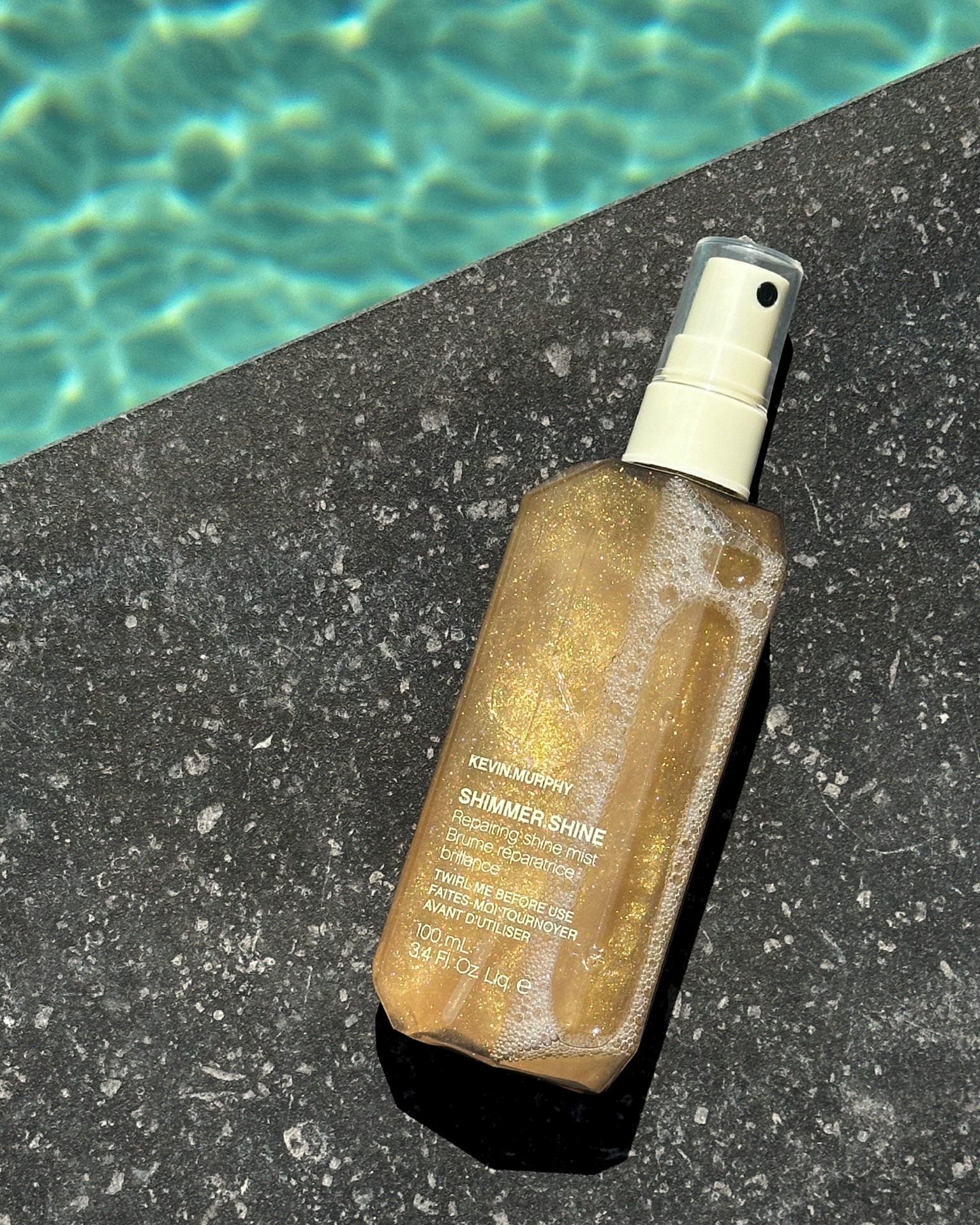 Notre coup de 💛 de l'été : le SHIMMER.SHINE de KEVIN MURPHY
Ce spray réparateur, c'est le glow boost dont vous avez besoin ⤵
• Une brillance naturelle sans effet gras
• Un parfum d'été qu'on adore
• Un format parfait pour l'avion et facile à emporter partout
Adapté à tous les types de cheveux, il s'utilise aussi bien sur cheveux humides que secs !
À retrouver dans tous les salons WILD pour briller tout l'été ✨
_____
#️⃣ SHIMMER SHINE, KEVIN MURPHY, spray cheveux, brillance naturelle, soin cheveux été, coiffure lumineuse, cheveux brillants
CM : @agence.boujoubien