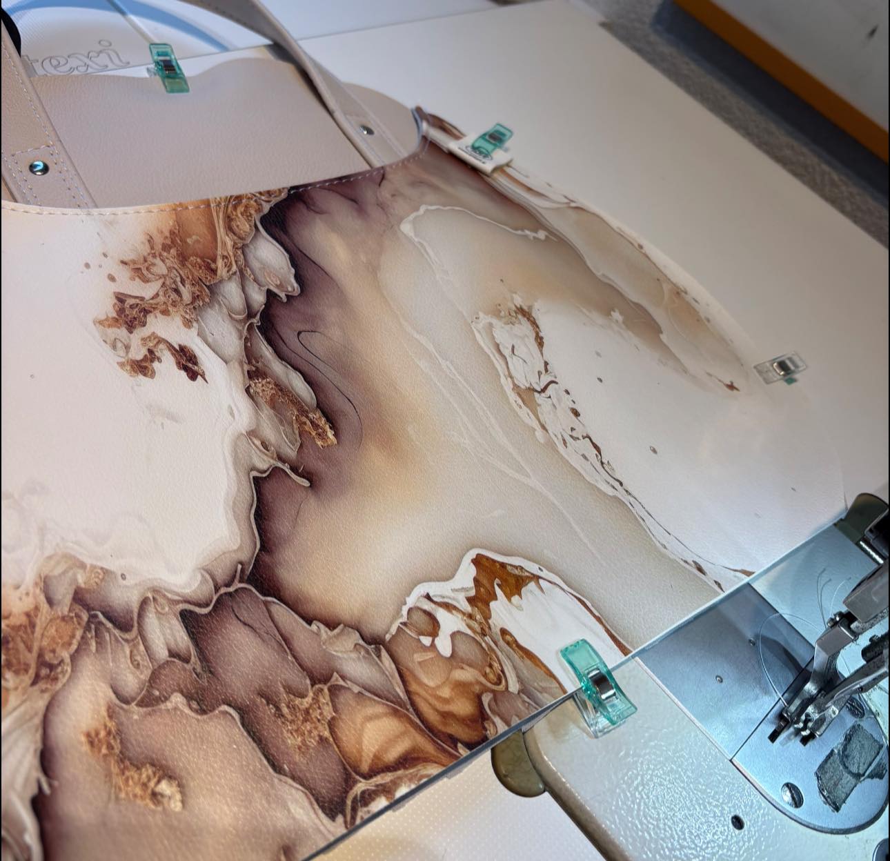 😊😊 še ena V DELU 😊 😉 FREEEEEŠŠŠ
ZS ALI info@eniart.si