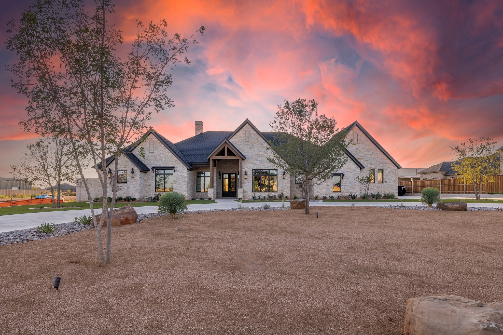 Welcome home ❤
Builder: @becknalbuildinggroup
Photographer: @ashleyadamsmedia
Lubbock Custom Home | Exterior Design | Curb Appeal | Architectural Inspiration | Interior Design | Lubbock Home Design | West Texas Home
#pddtexas #lubbockhome #westtexashome #customhome #curbappealgoals #curbappealgoals #lubbocktexas #ashleyadamsmedia