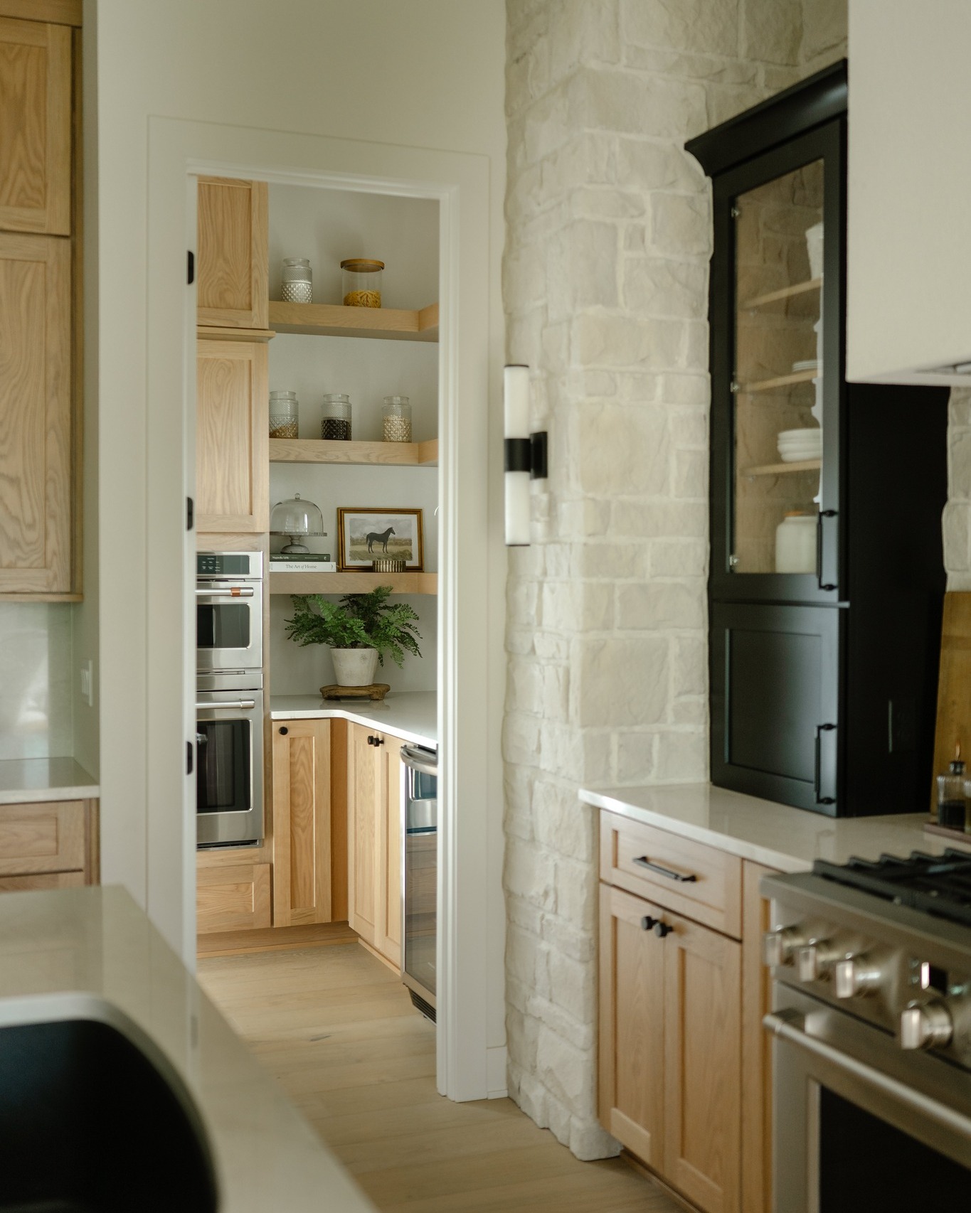 A peek into the pantry of your dreams...
All your daily essentials, styled to perfection. Function meets beauty!
#dynastyhomes #customhomebuilder #iowahomes #desmoines #luxuryhomes #homeinspo #dreamhome