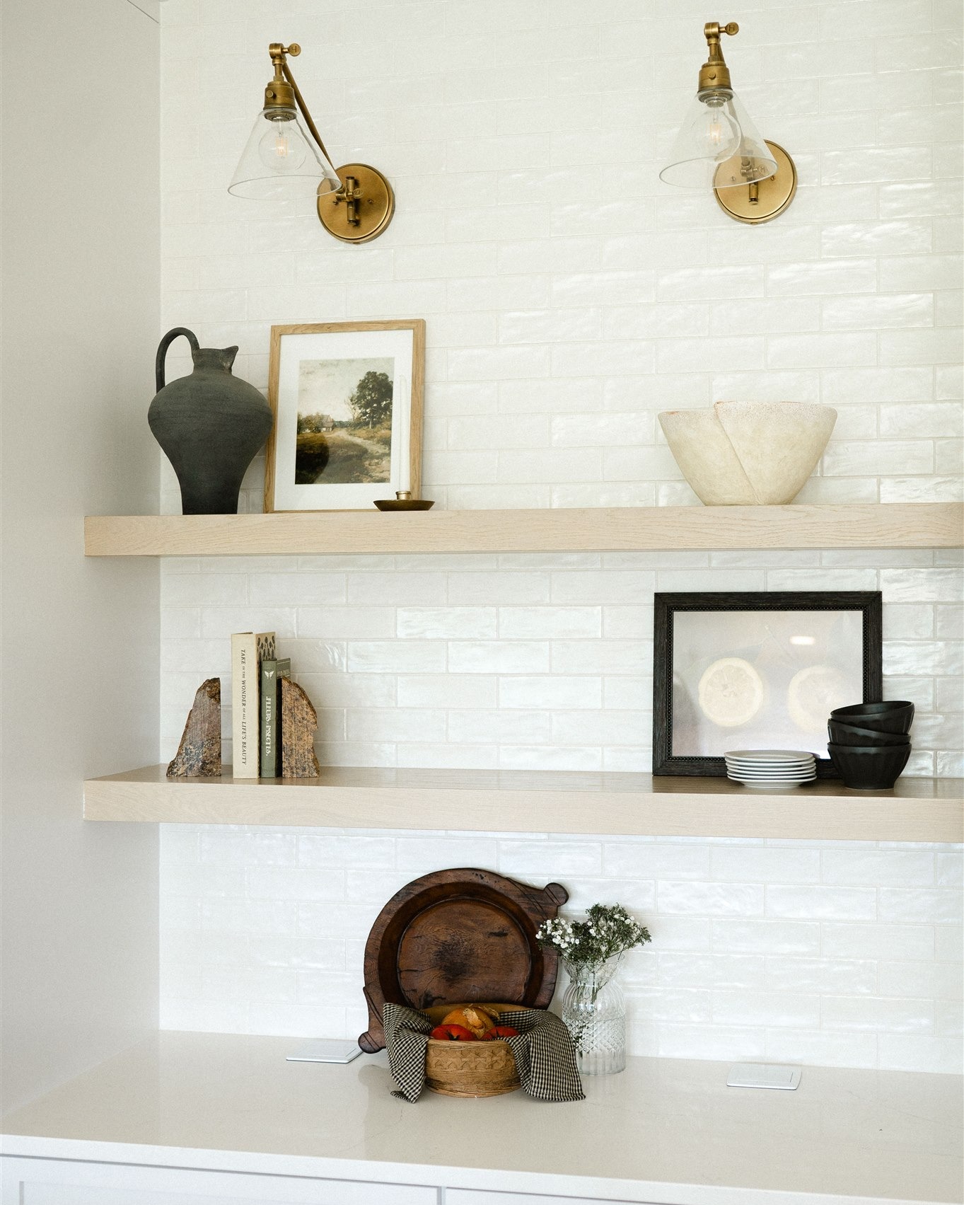Open shelving done right!
Layers of warmth and character, from the art to the accents. In love!
#dynastyhomes #customhomebuilder #iowahomes #desmoines #luxuryhomes #homeinspo #dreamhome